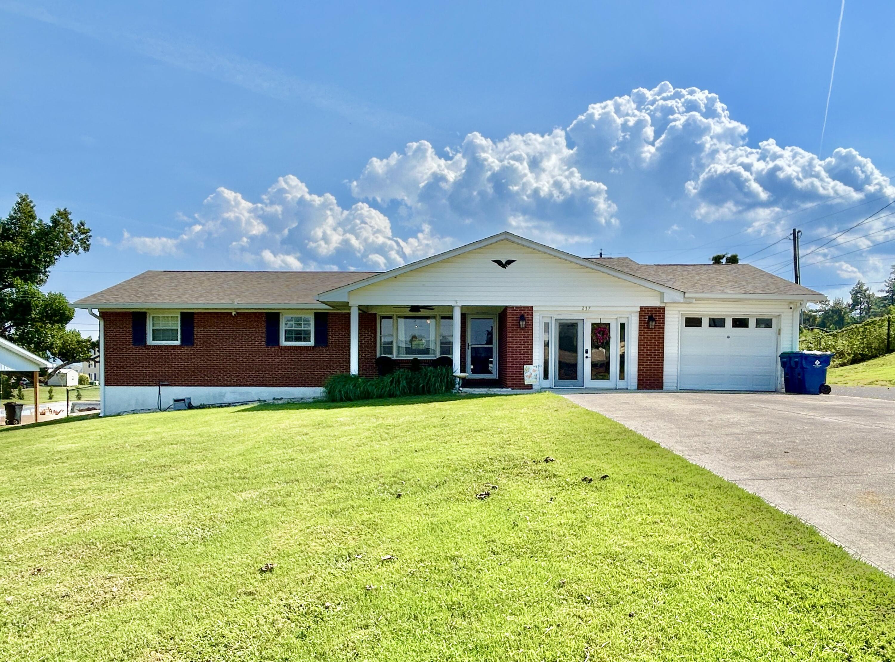 237 Magnolia Avenue Property Photo 2