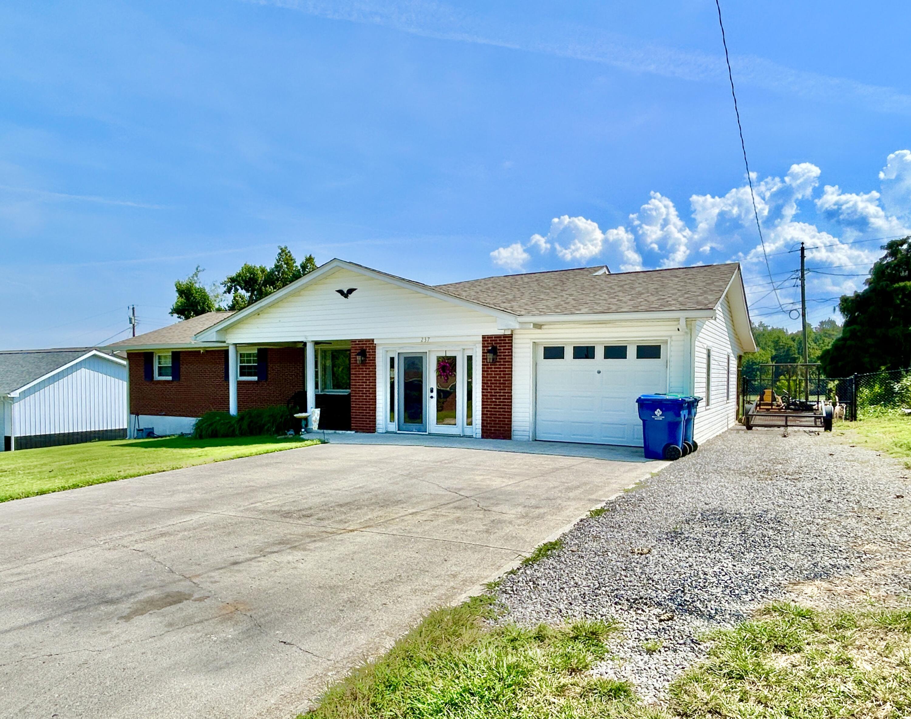 237 Magnolia Avenue Property Photo 4