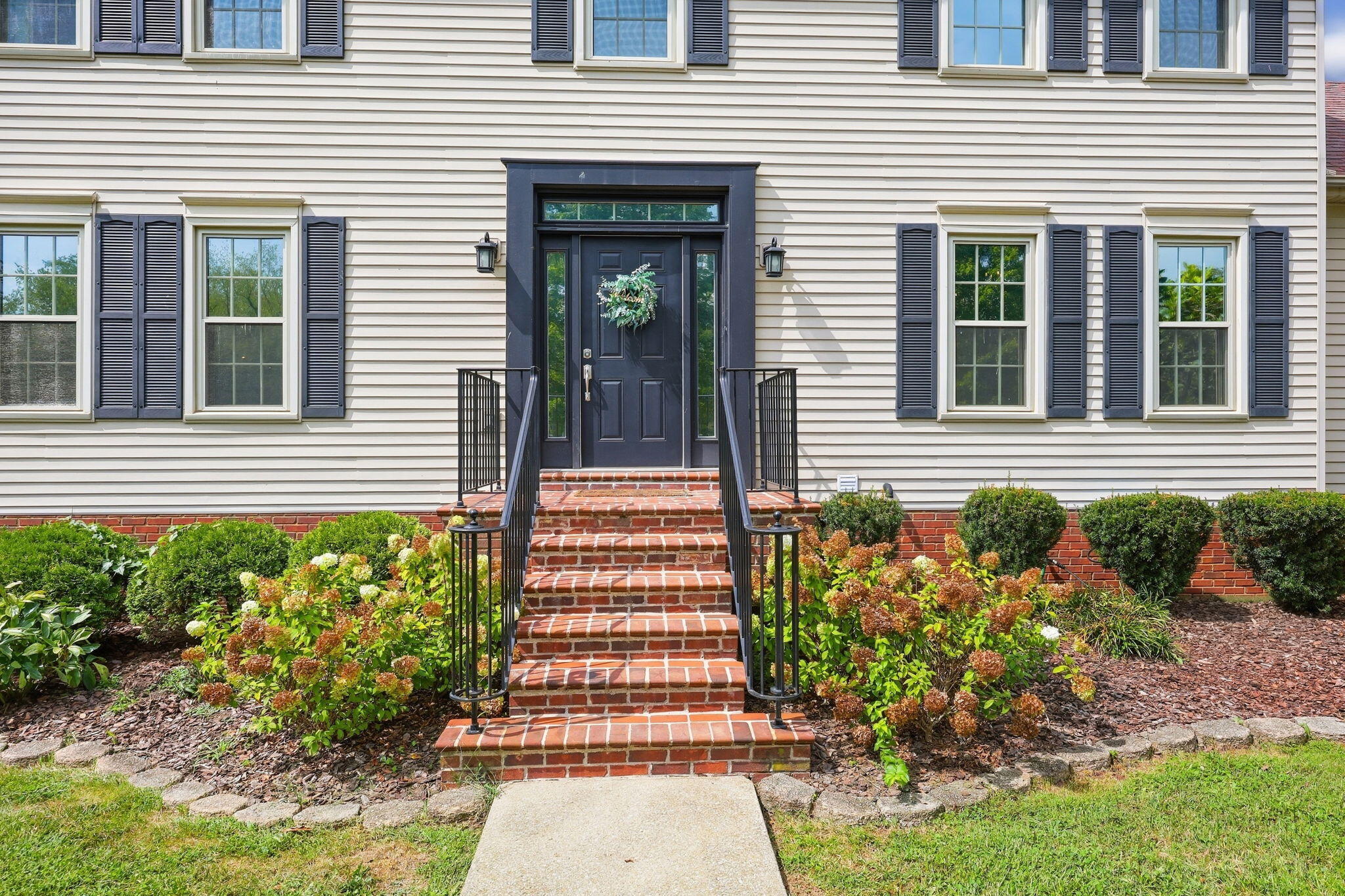 1255 The Ridings Property Photo 6