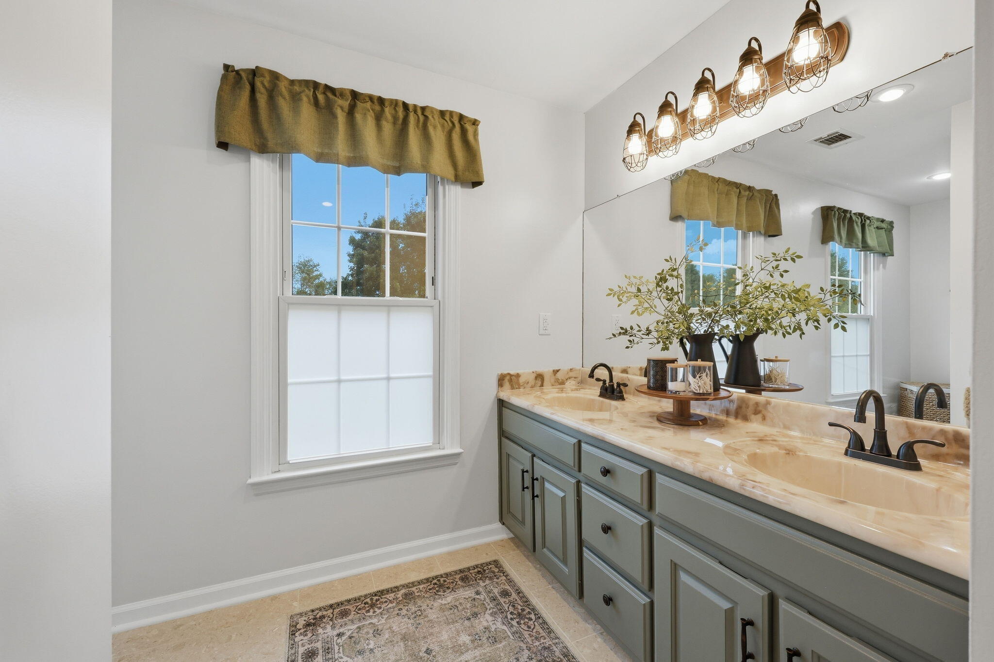 1255 The Ridings Property Photo 33