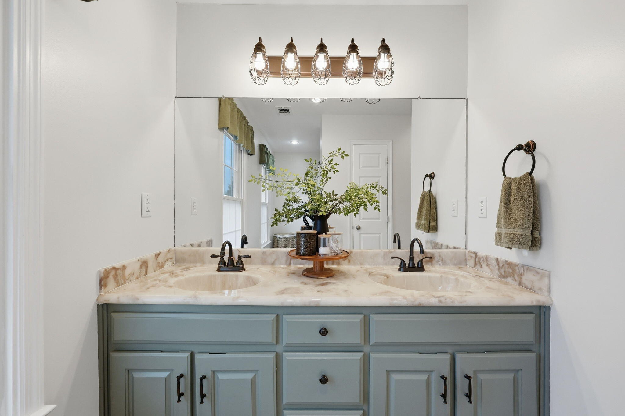 1255 The Ridings Property Photo 35