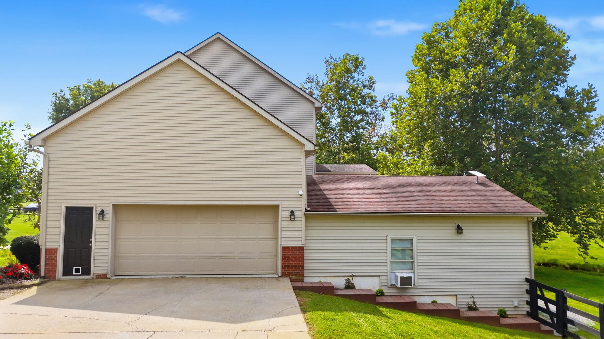1255 The Ridings Property Photo 58