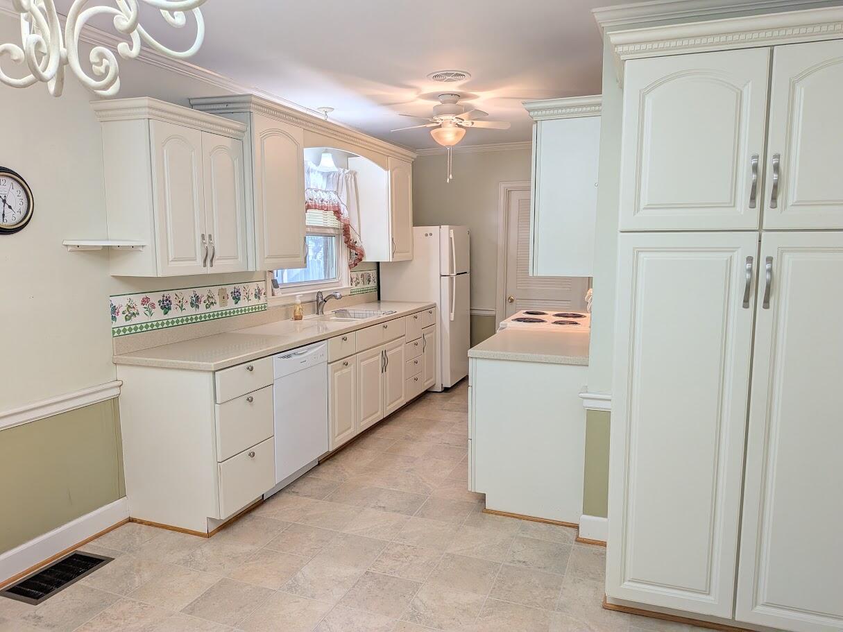 1479 N Forbes Road Property Photo 4