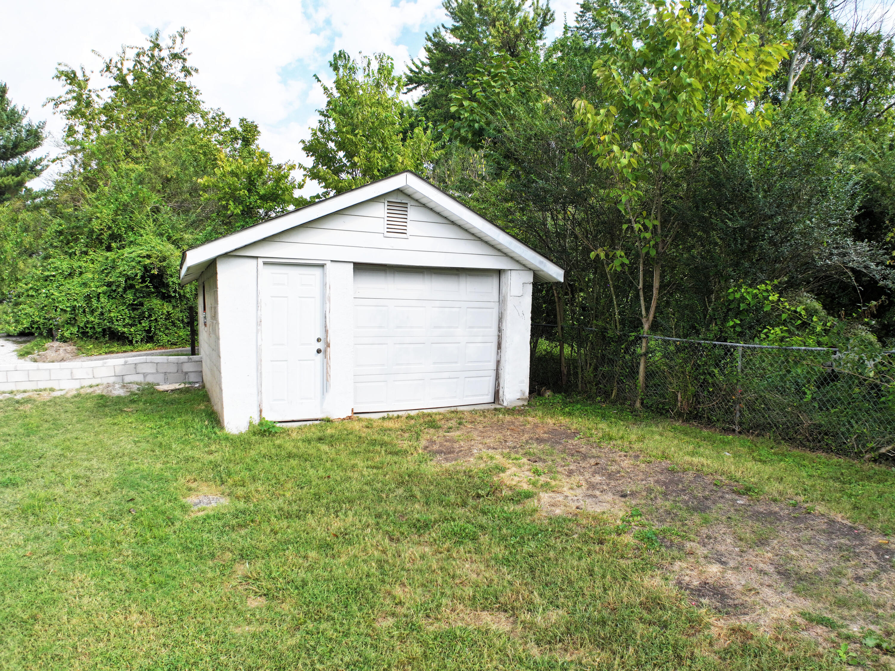 115 S Hudson Avenue Property Photo 16