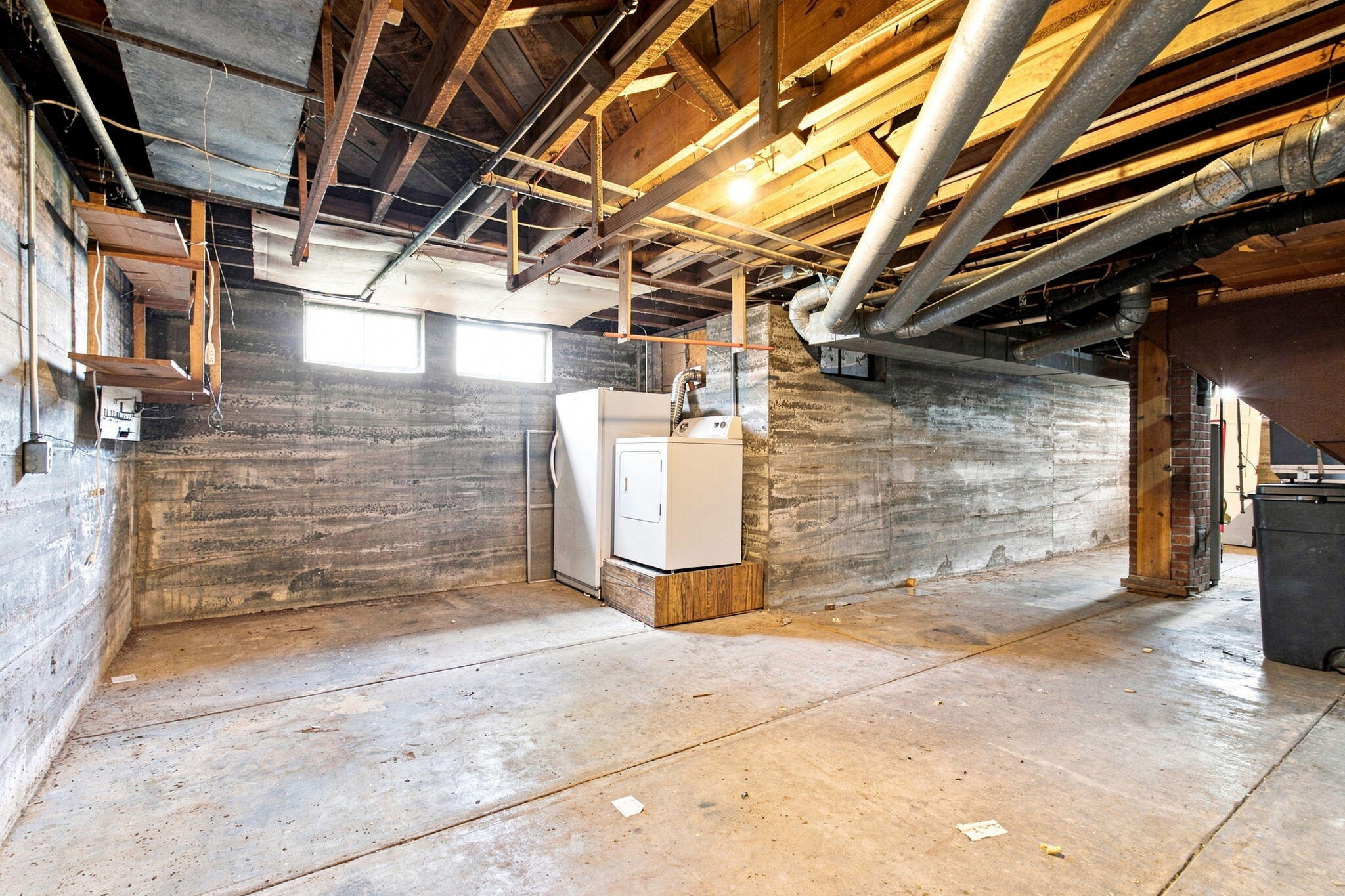 121 E 9th Property Photo 35