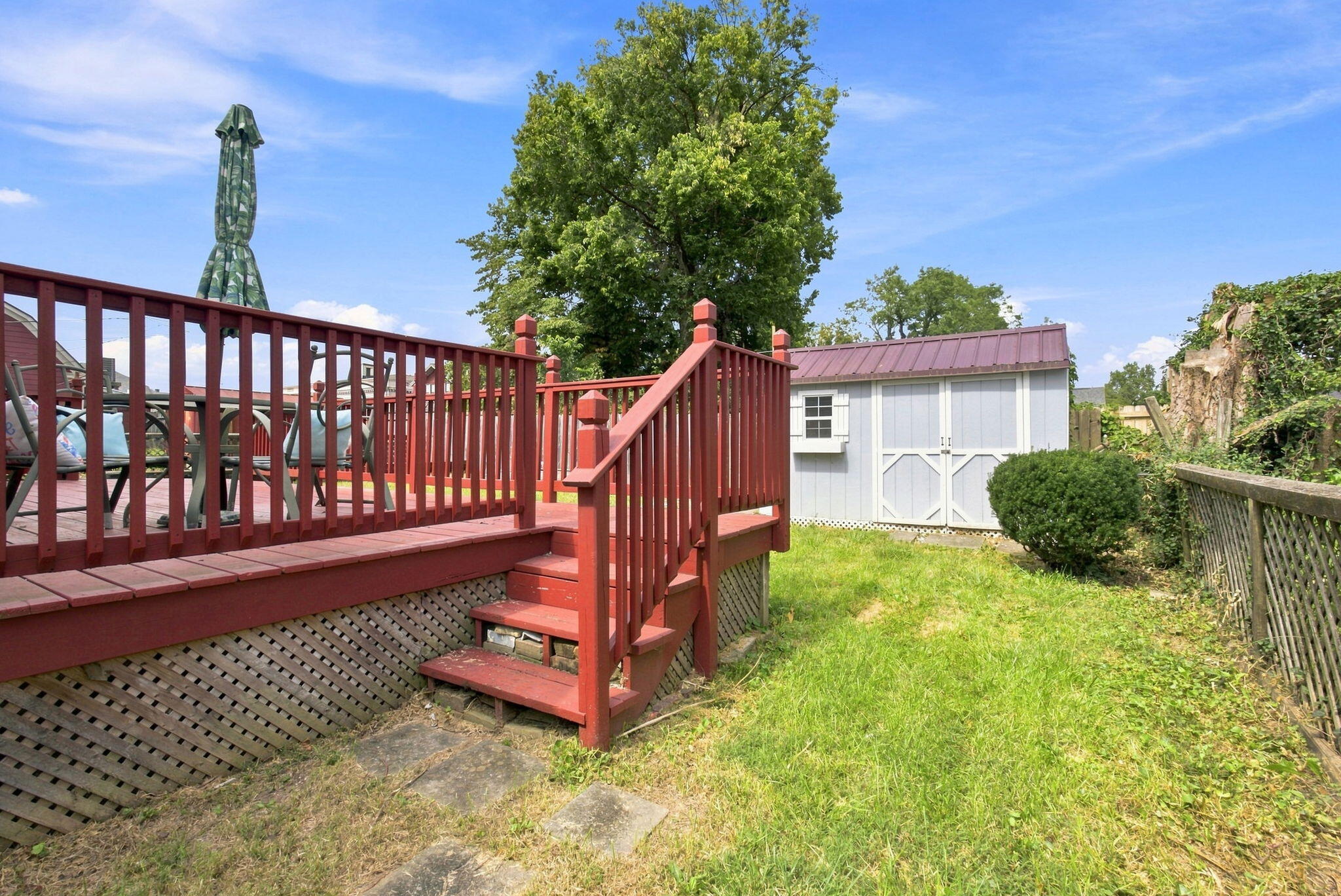 121 E 9th Property Photo 44