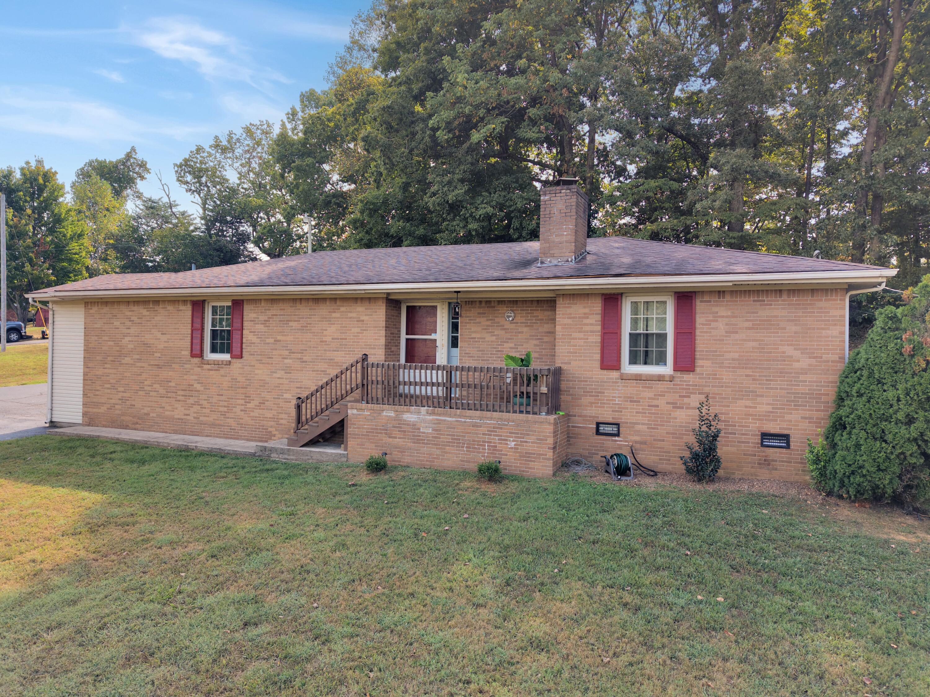 1033 Sanderson Drive Property Photo 1