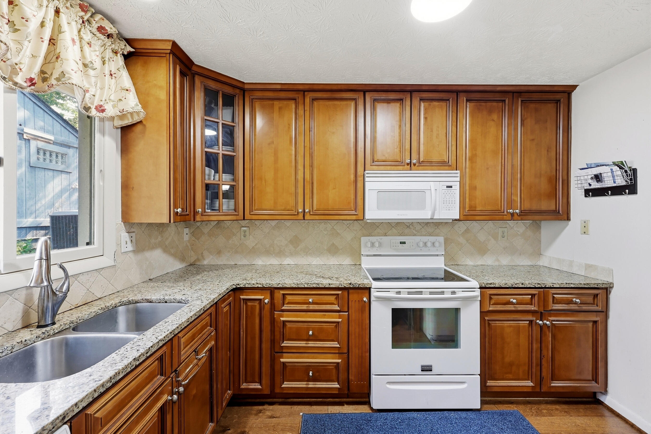 3528 Winding Drive Property Photo 9
