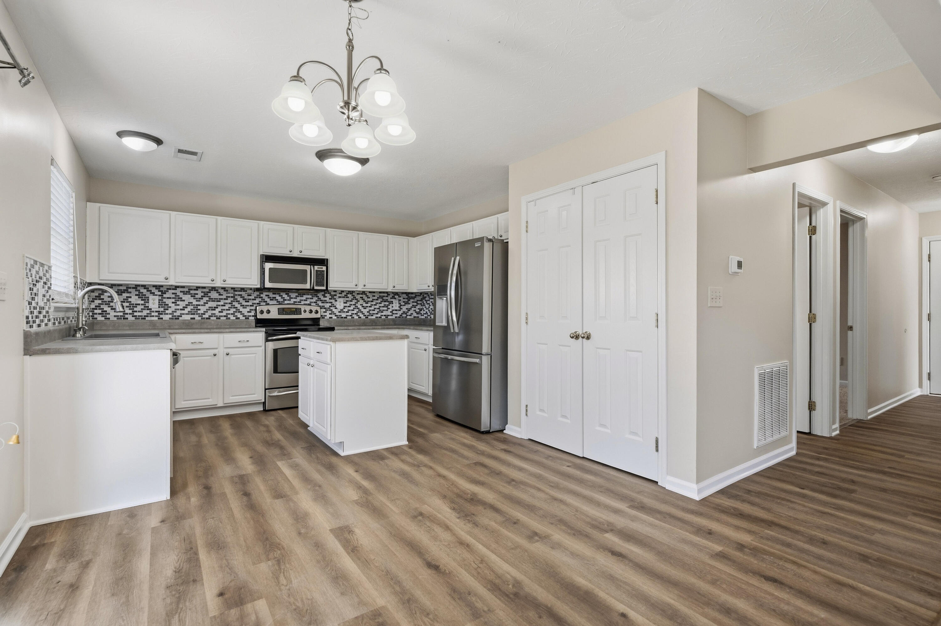 807 Rock Way Property Photo 13