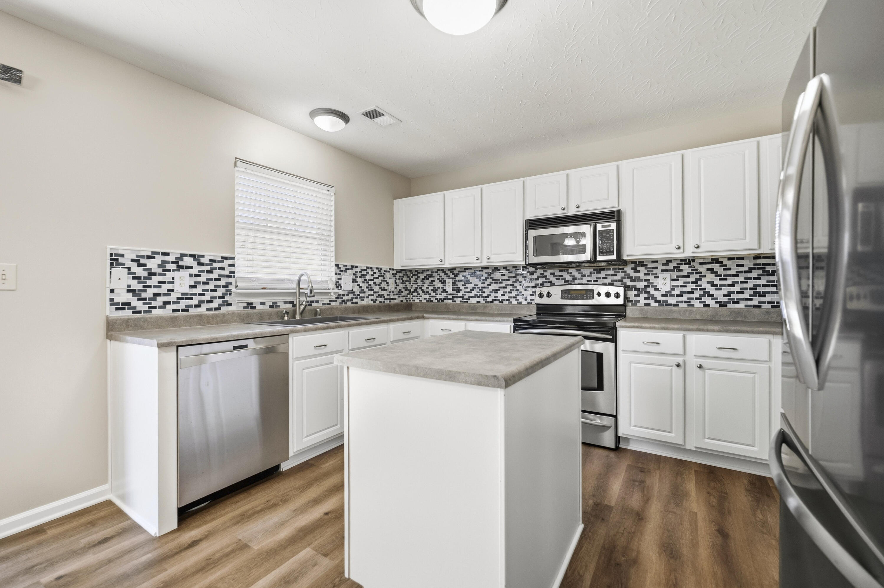 807 Rock Way Property Photo 15
