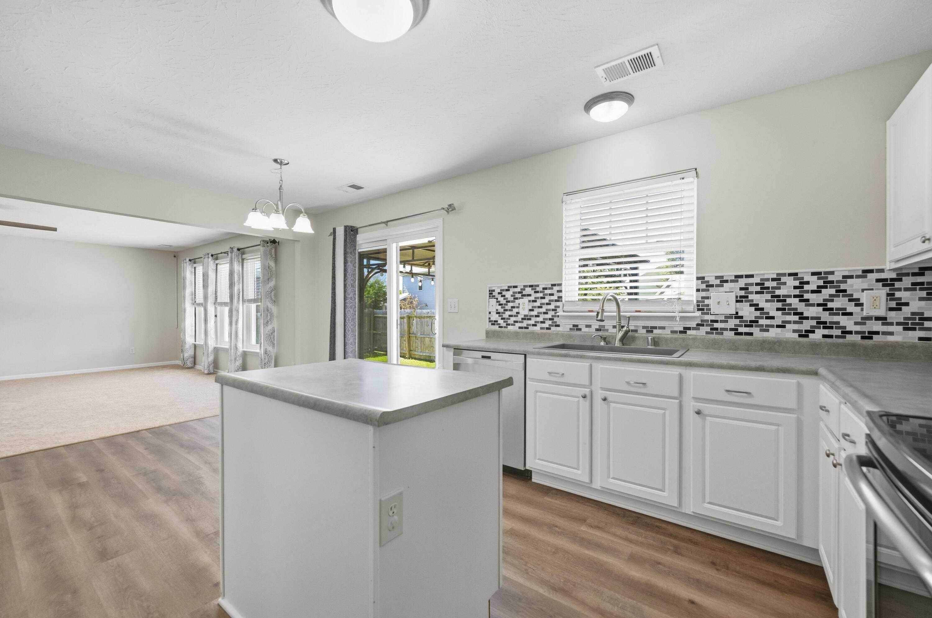807 Rock Way Property Photo 17