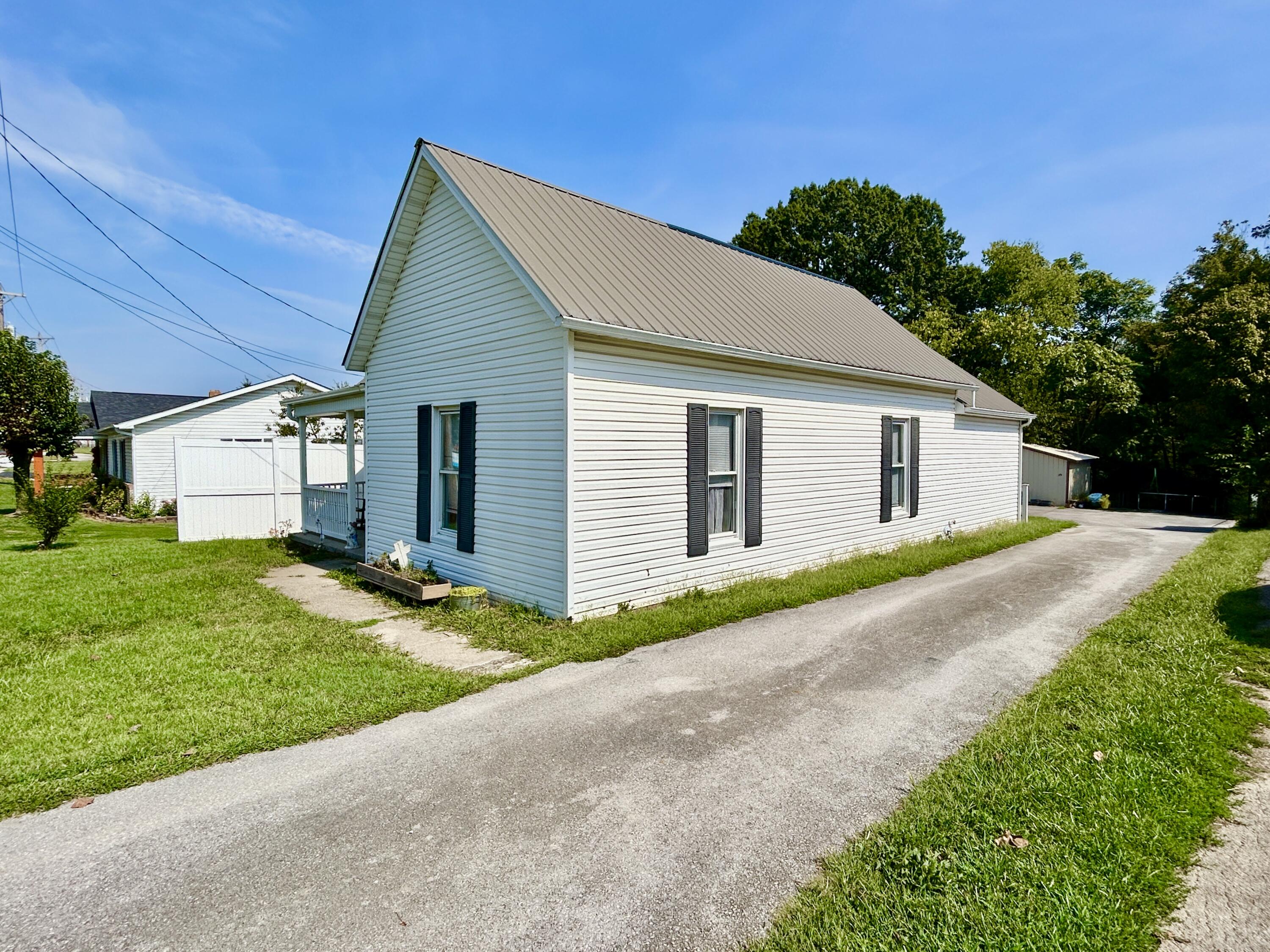 414 Monticello Street Property Photo 3