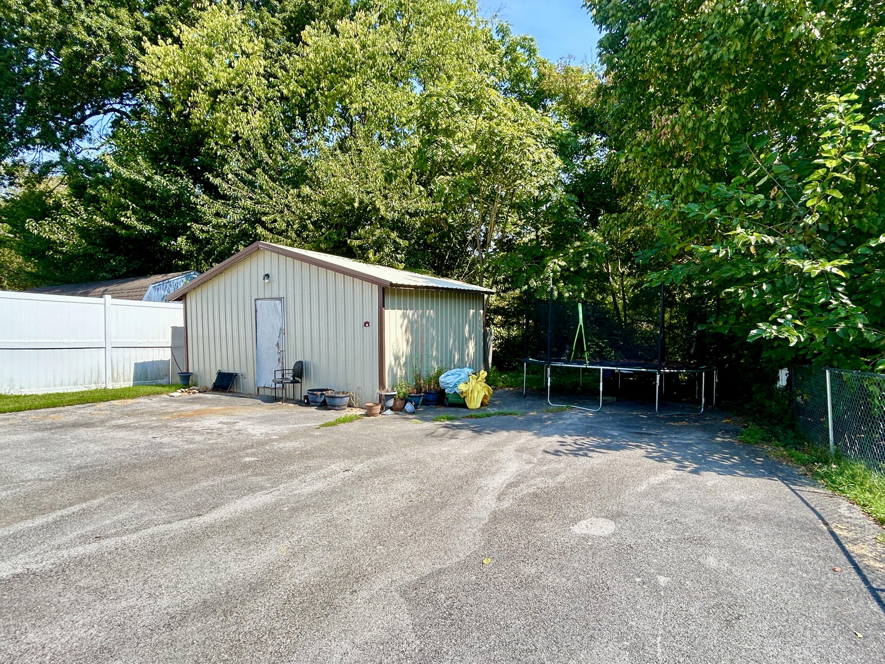 414 Monticello Street Property Photo 6