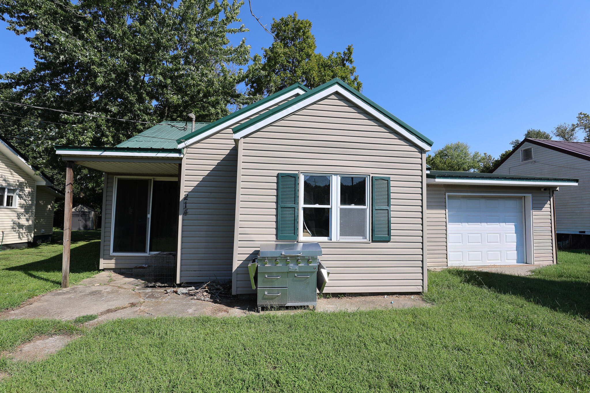 214 Oaks Road Property Photo 1