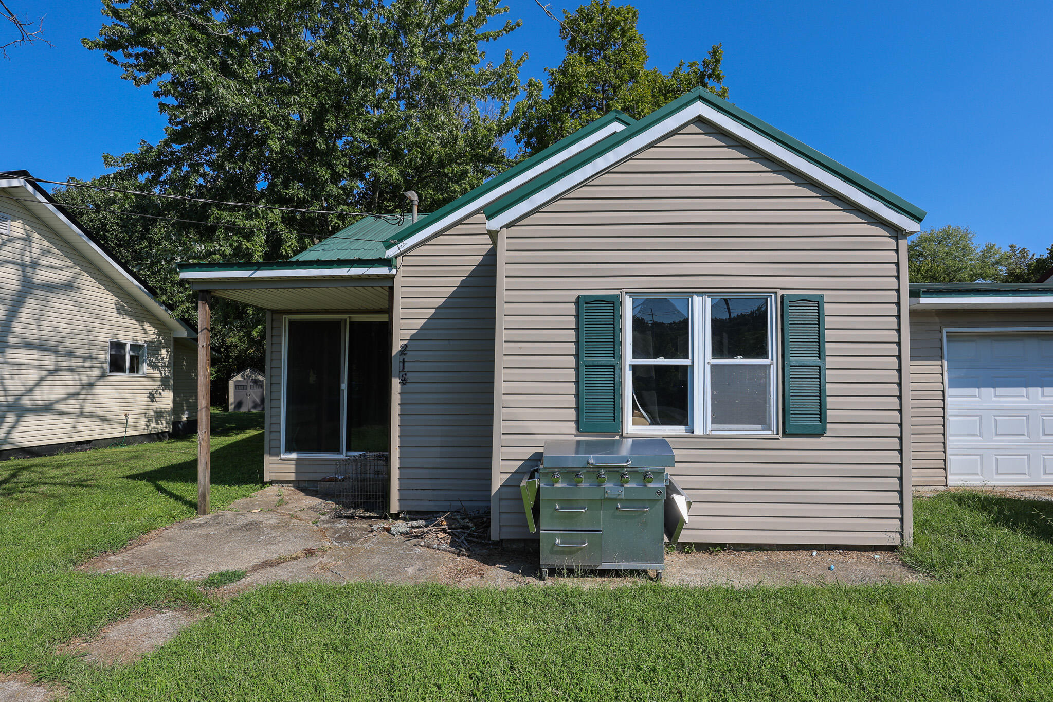 214 Oaks Road Property Photo 2