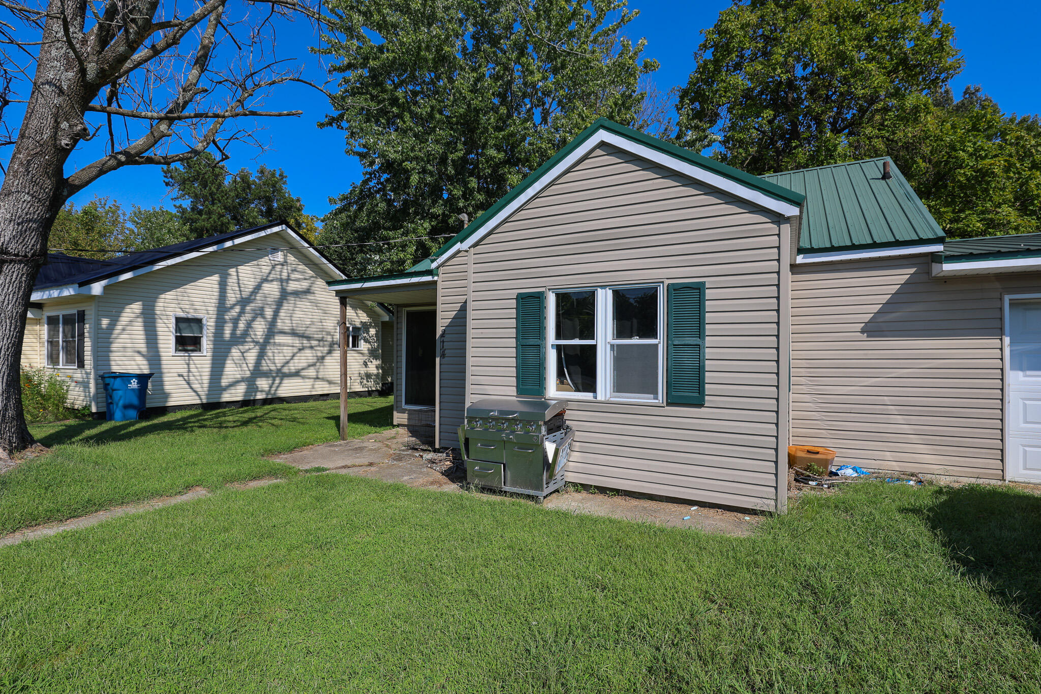 214 Oaks Road Property Photo 3
