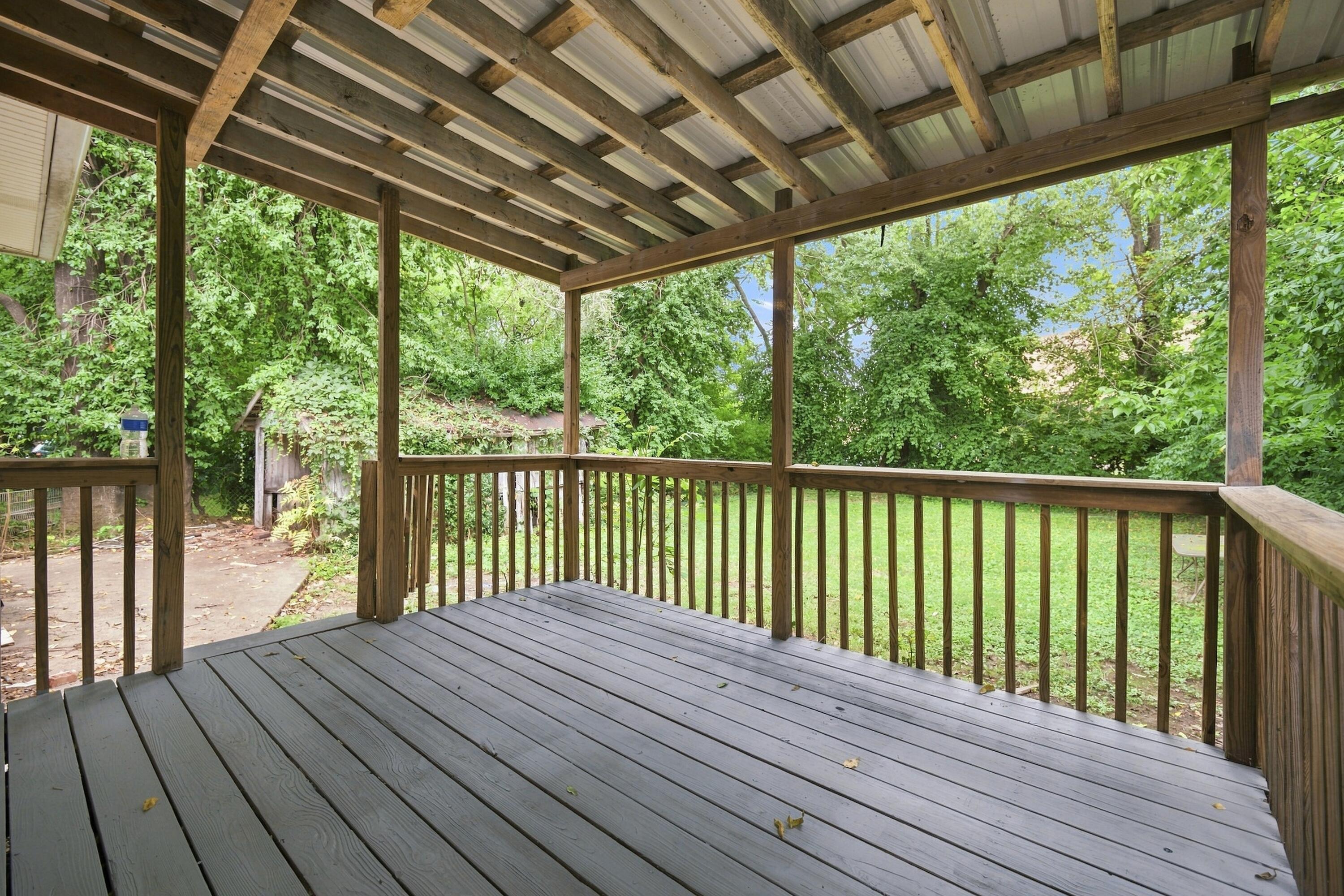 408 Locust Street Property Photo 5