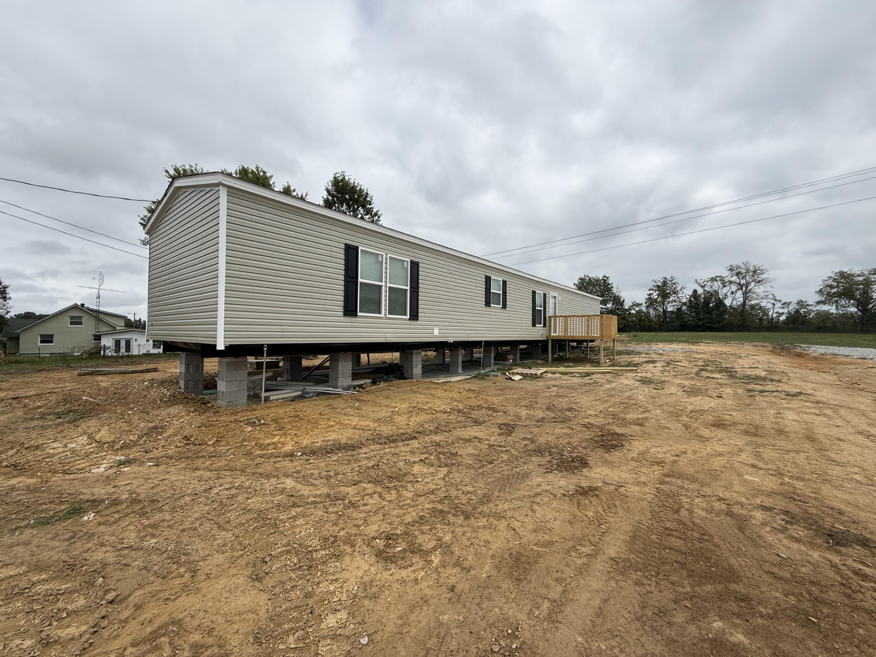 25 Interstate Drive Property Photo 2