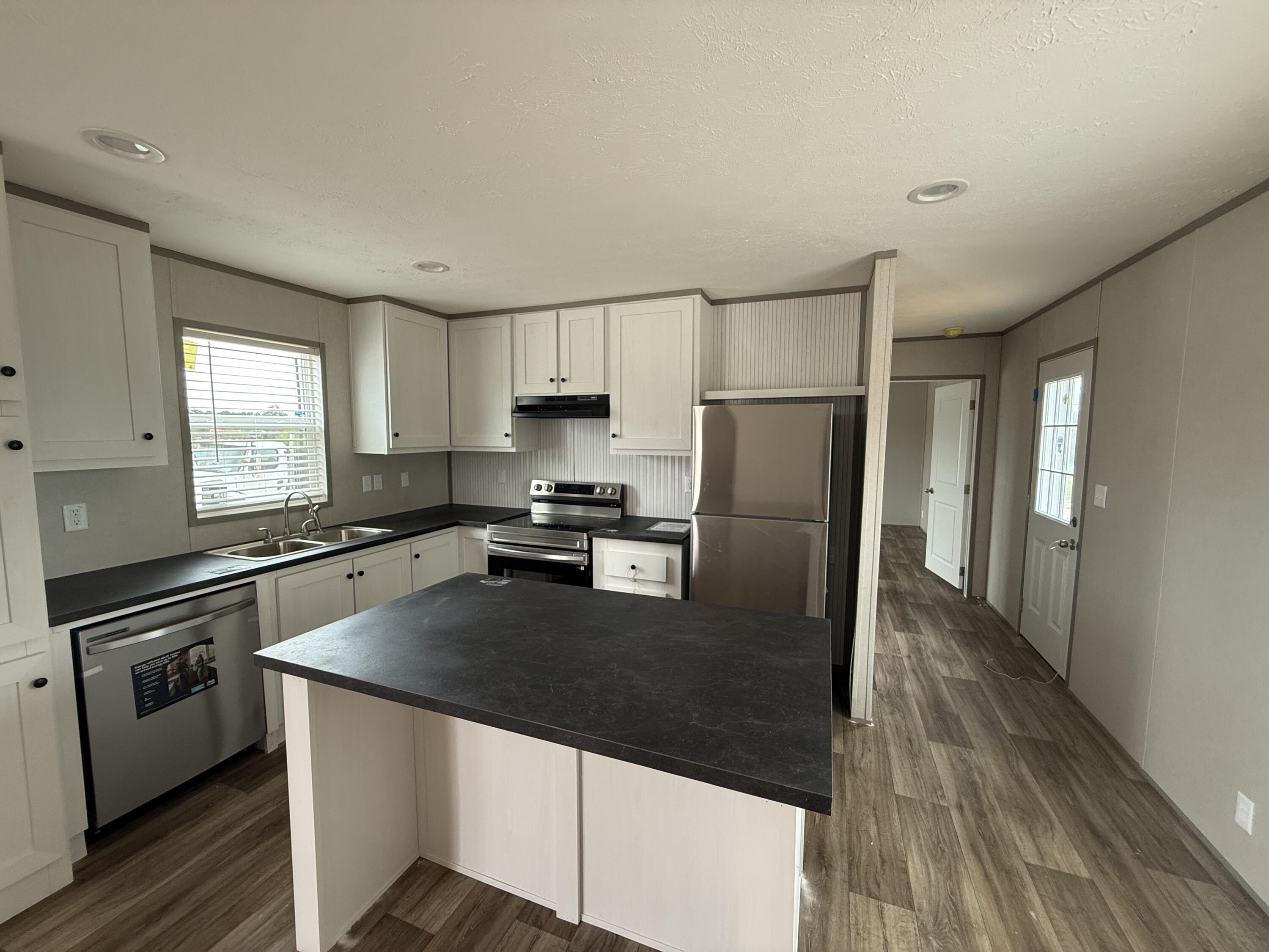 25 Interstate Drive Property Photo 7