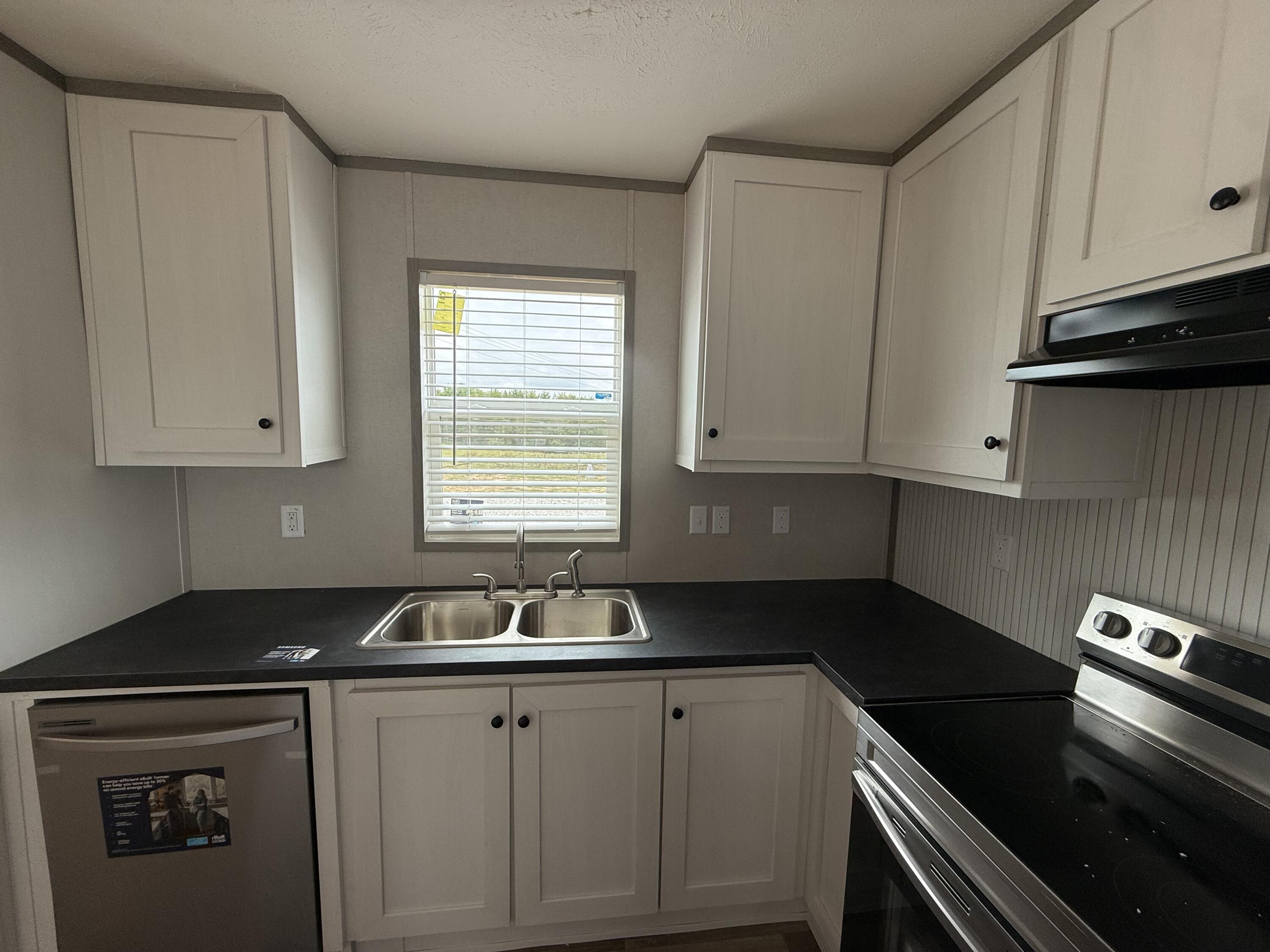 25 Interstate Drive Property Photo 8