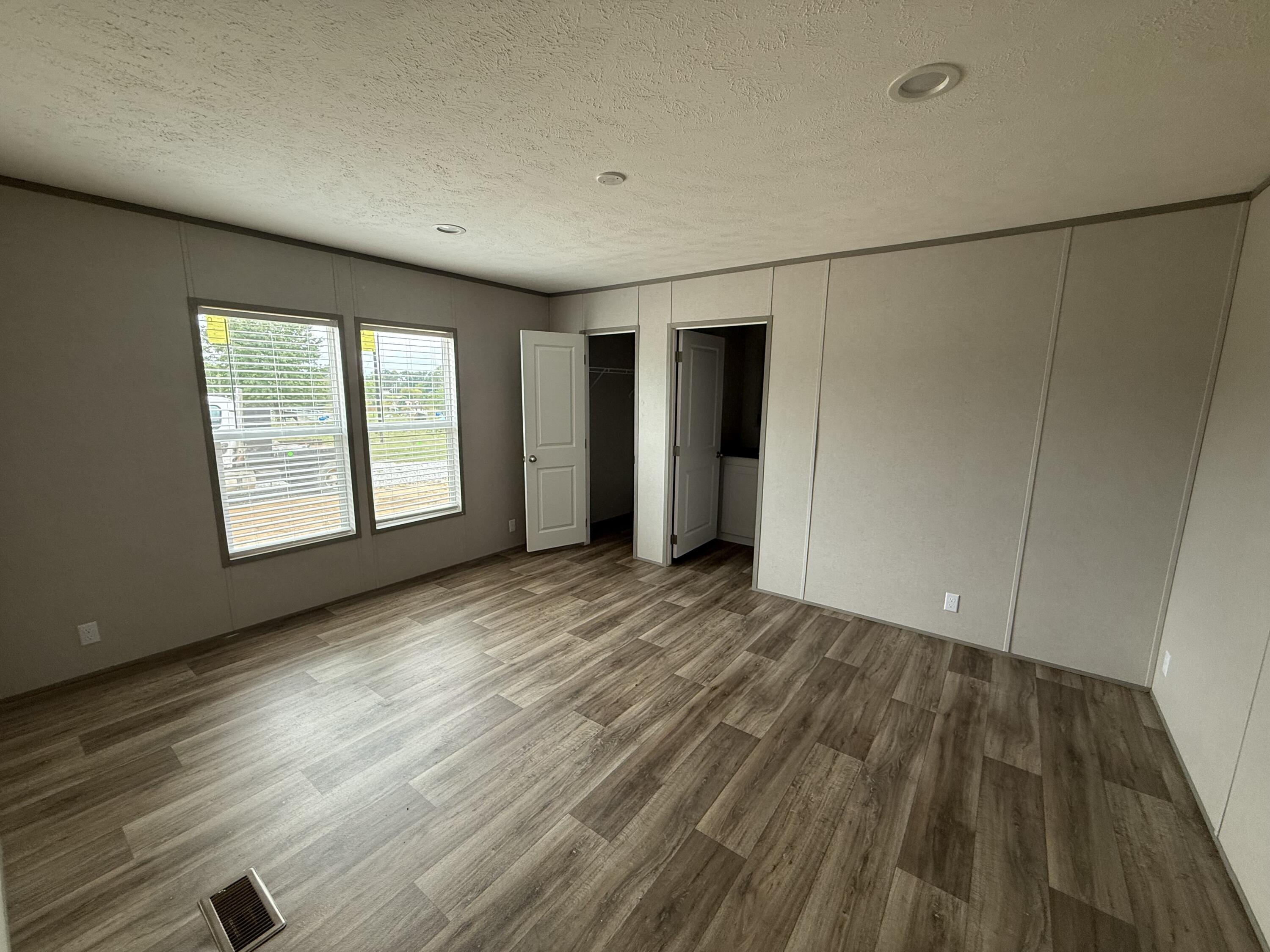 25 Interstate Drive Property Photo 12