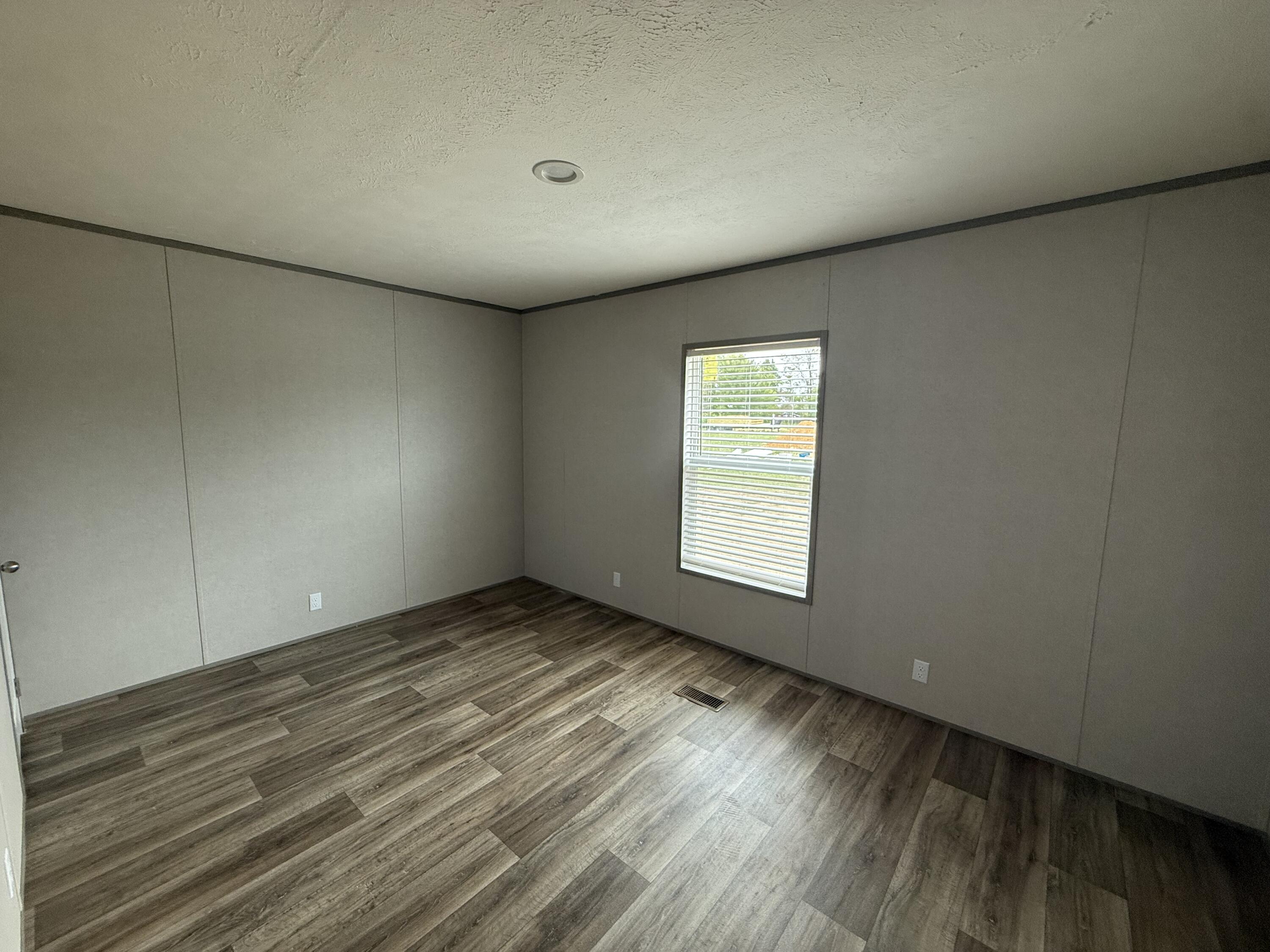 25 Interstate Drive Property Photo 15