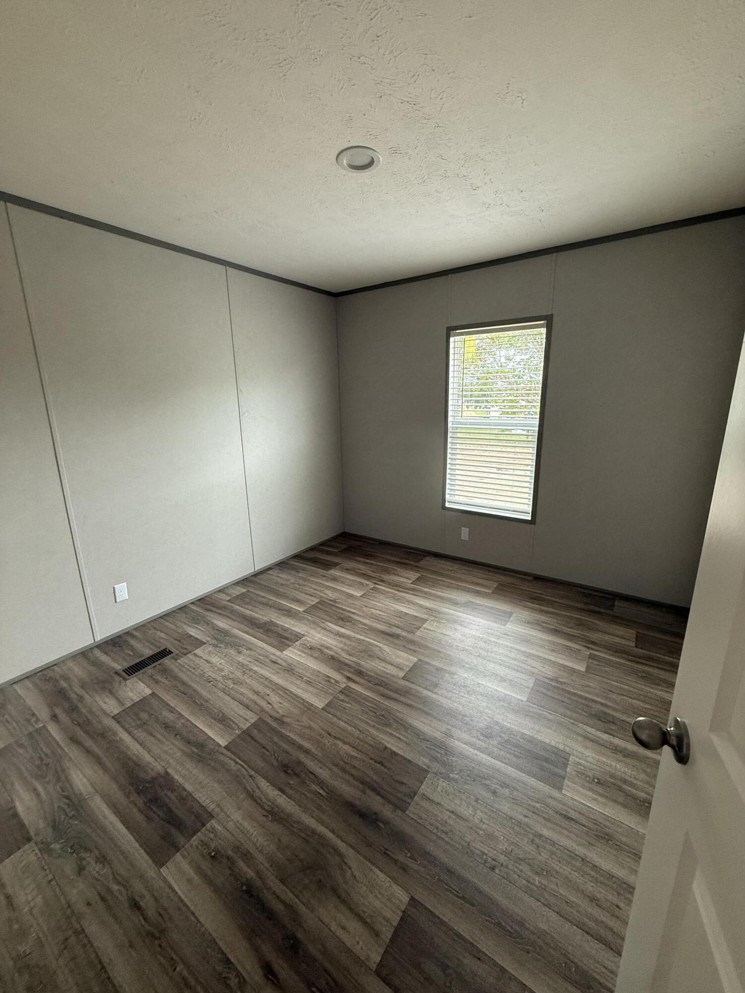 25 Interstate Drive Property Photo 17