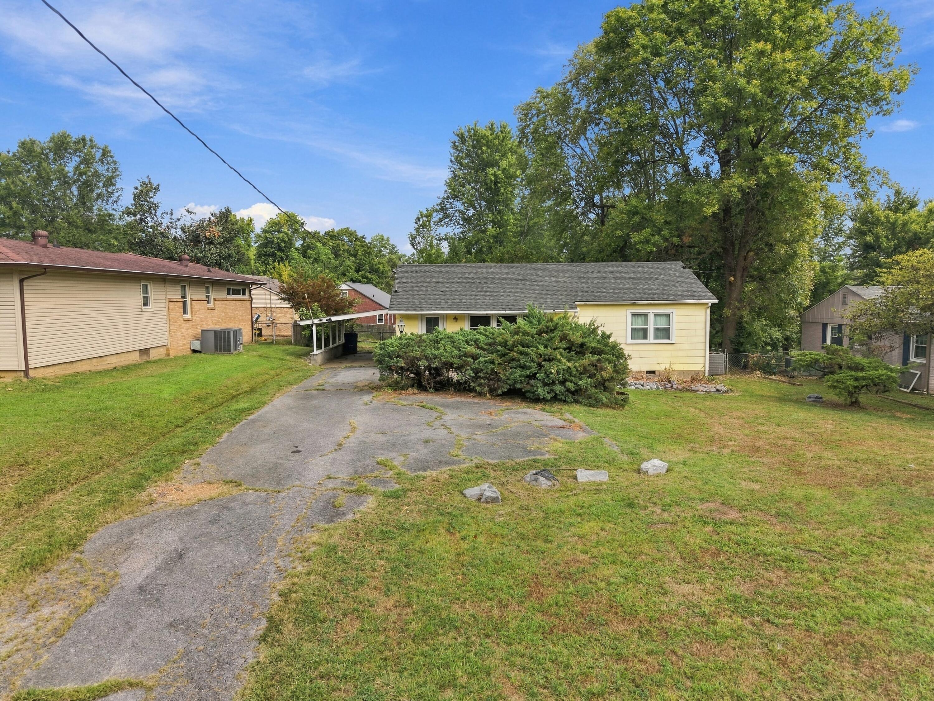 1353 W Broadway Property Photo 3