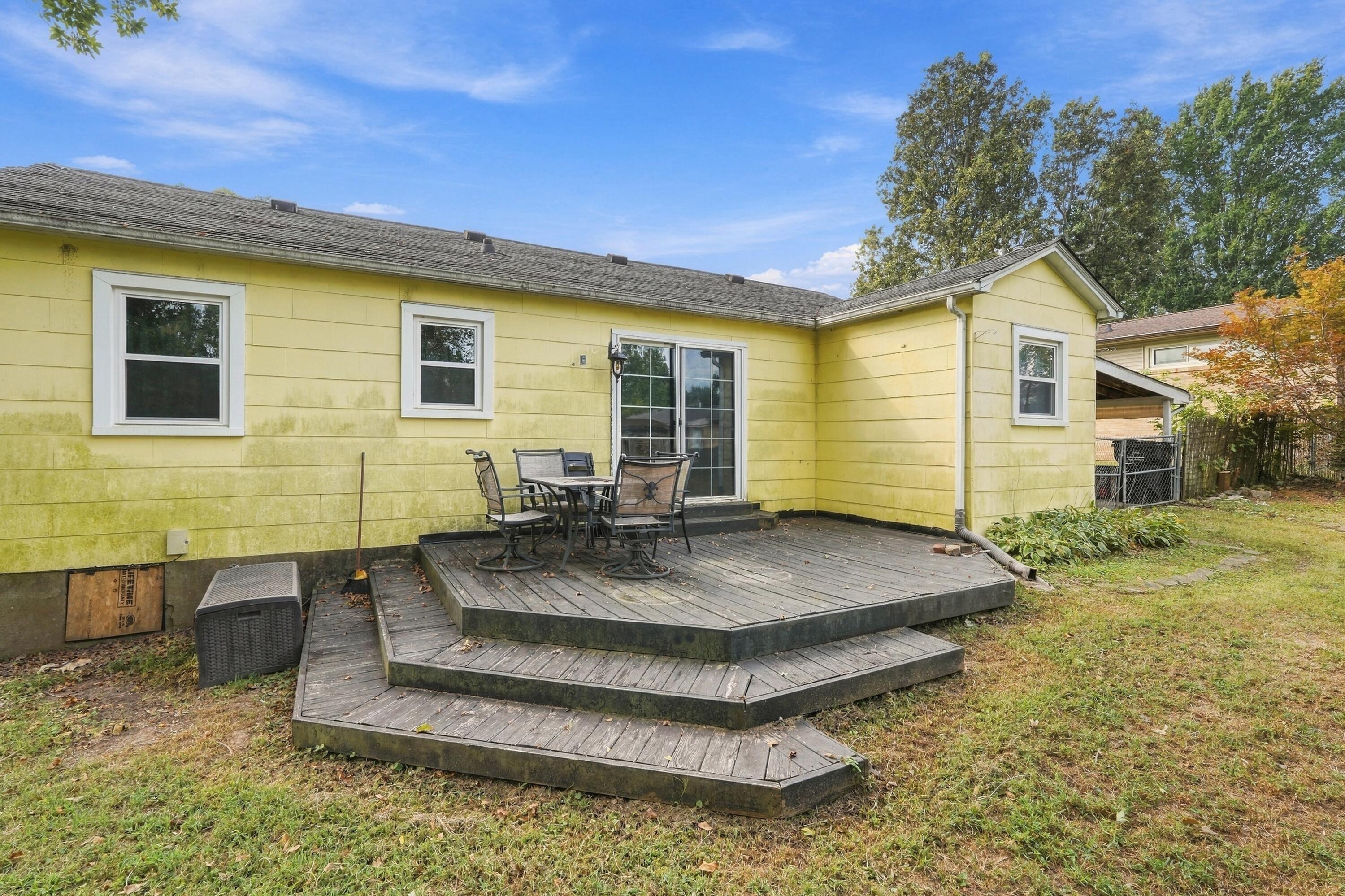 1353 W Broadway Property Photo 7
