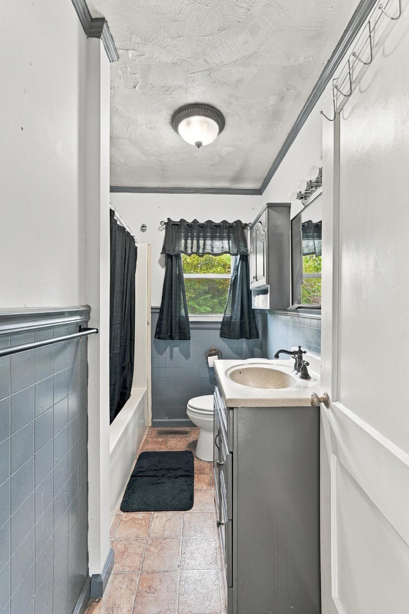 1353 W Broadway Property Photo 31