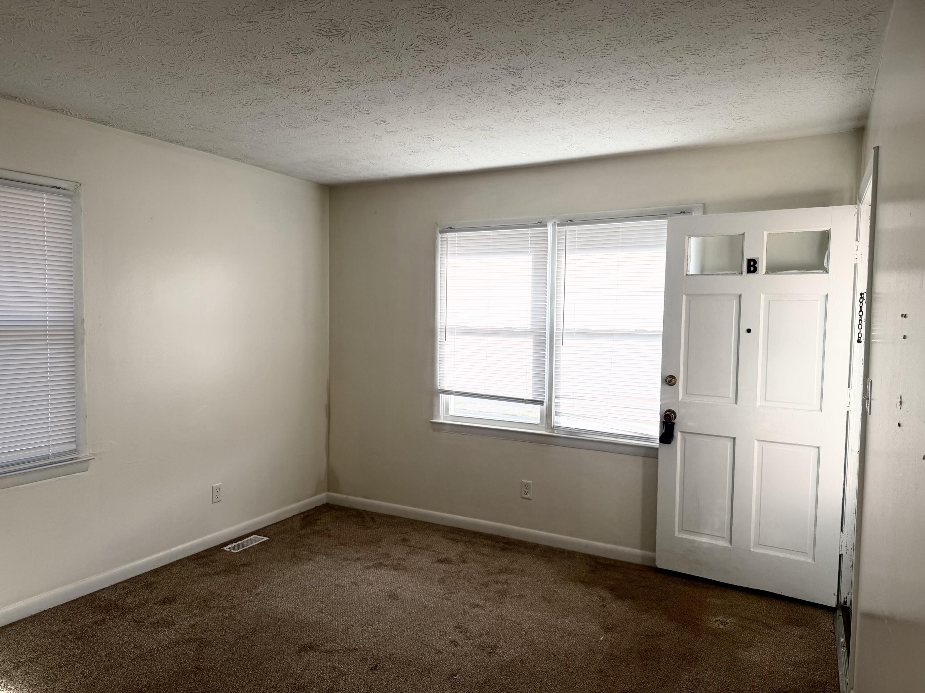 1469 Huntsville Drive B Property Photo 3