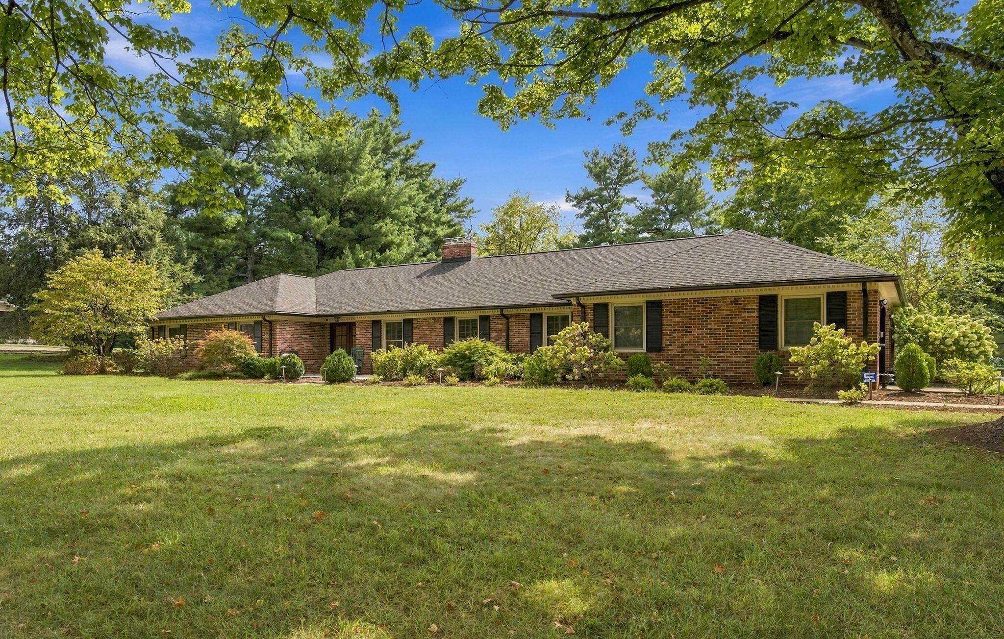 3837 Carleton Drive Property Photo 4