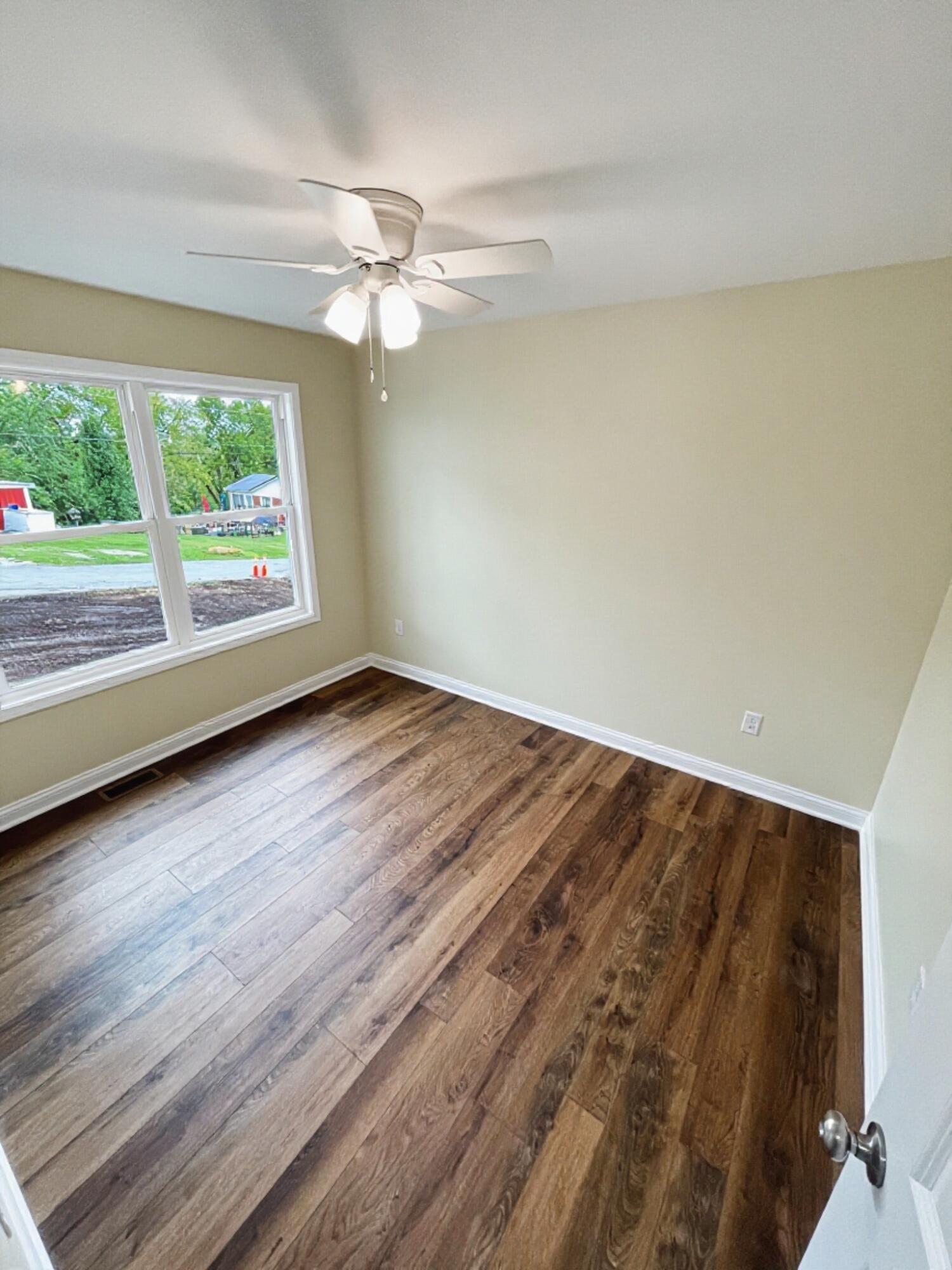 80 Gladys Avenue Property Photo 28