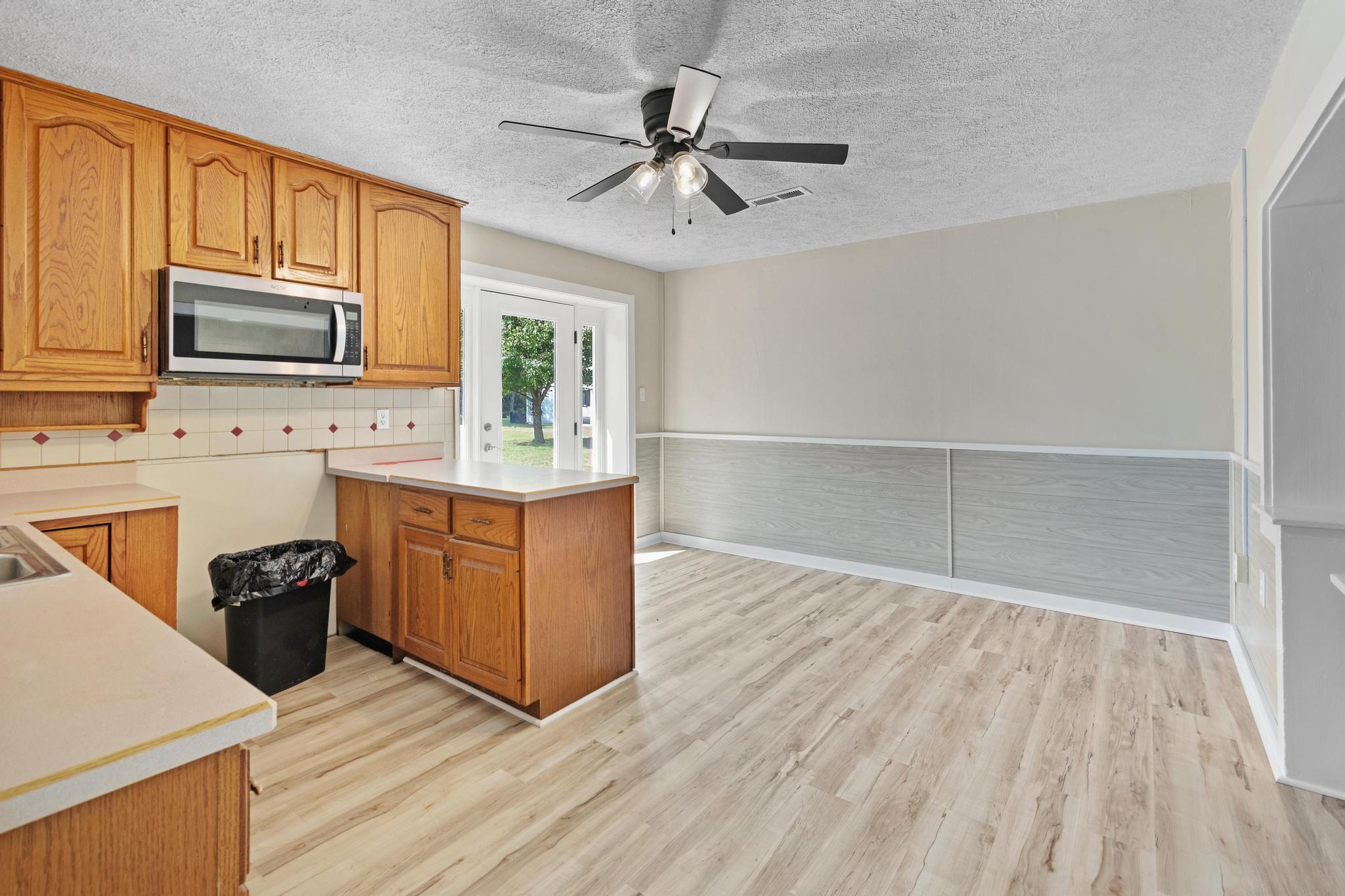 1564 U.s. 60 Property Photo 10
