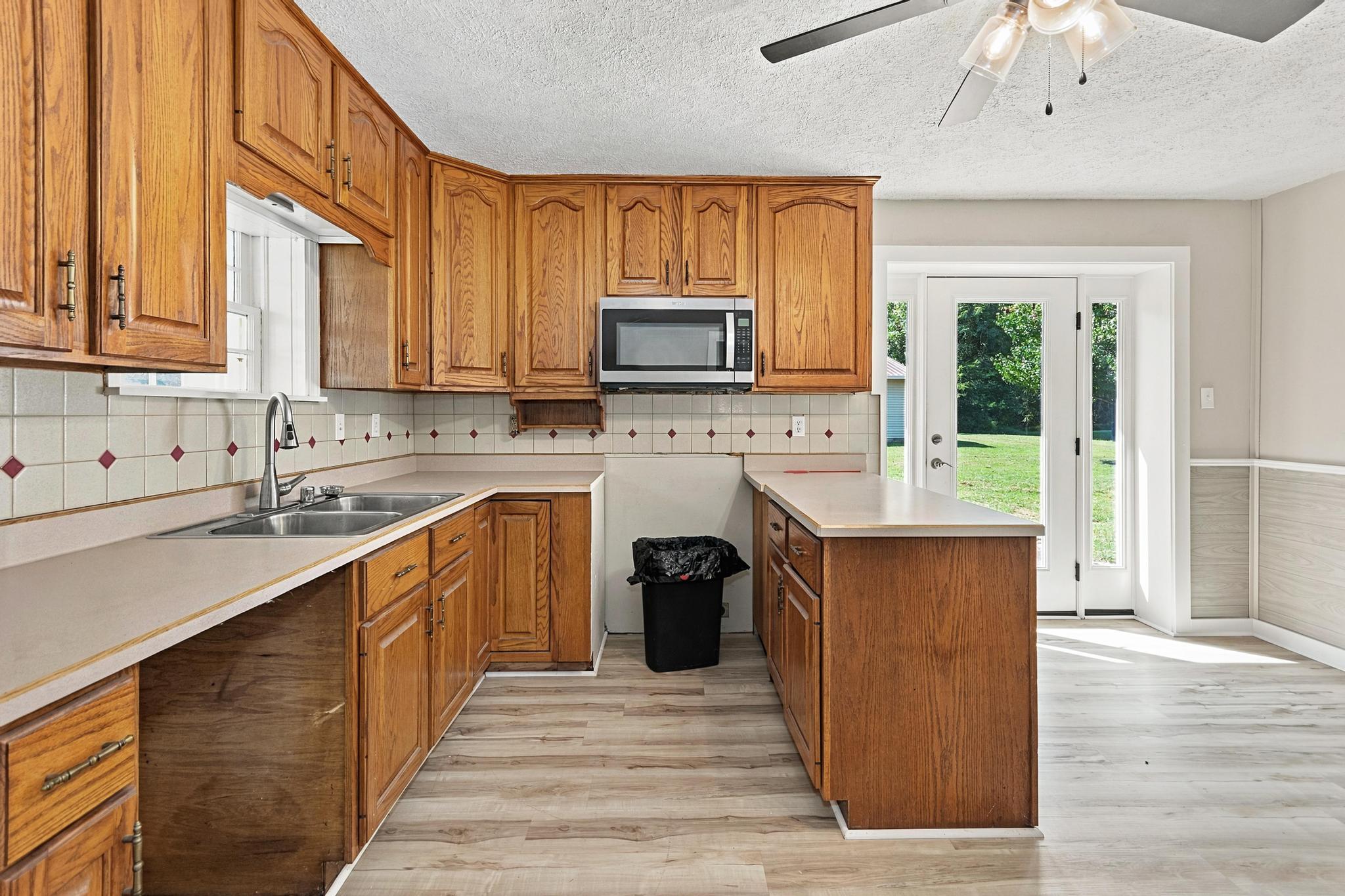 1564 U.s. 60 Property Photo 11