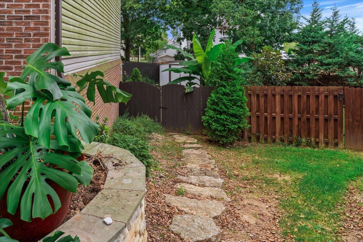 340 Meadowcrest Park Property Photo 6