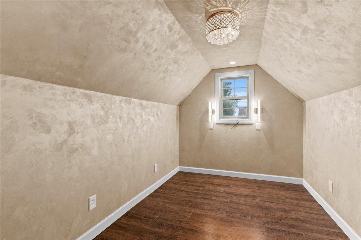 340 Meadowcrest Park Property Photo 27