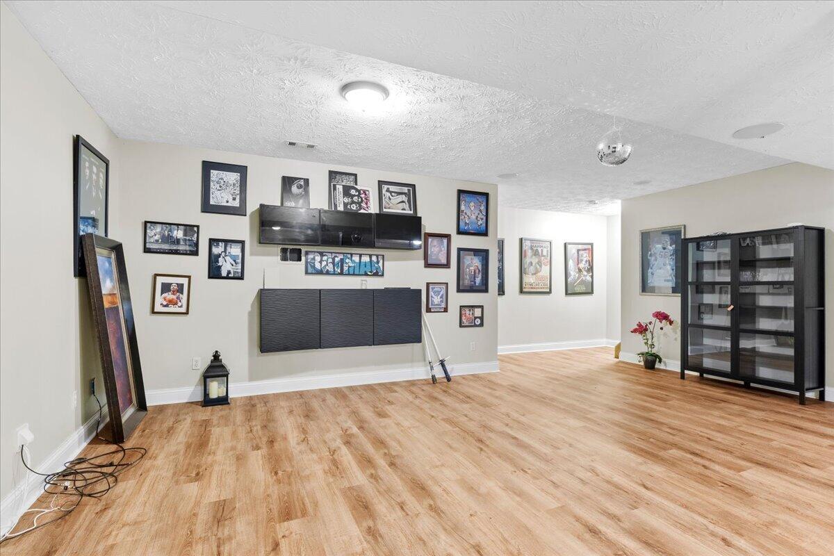 340 Meadowcrest Park Property Photo 42