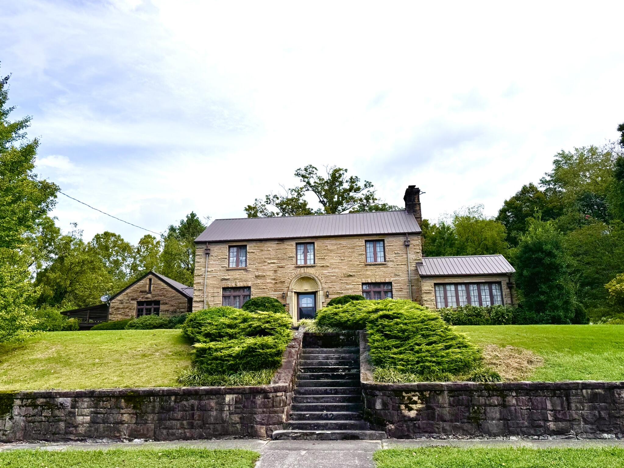 412 Englewood Road Property Photo 1