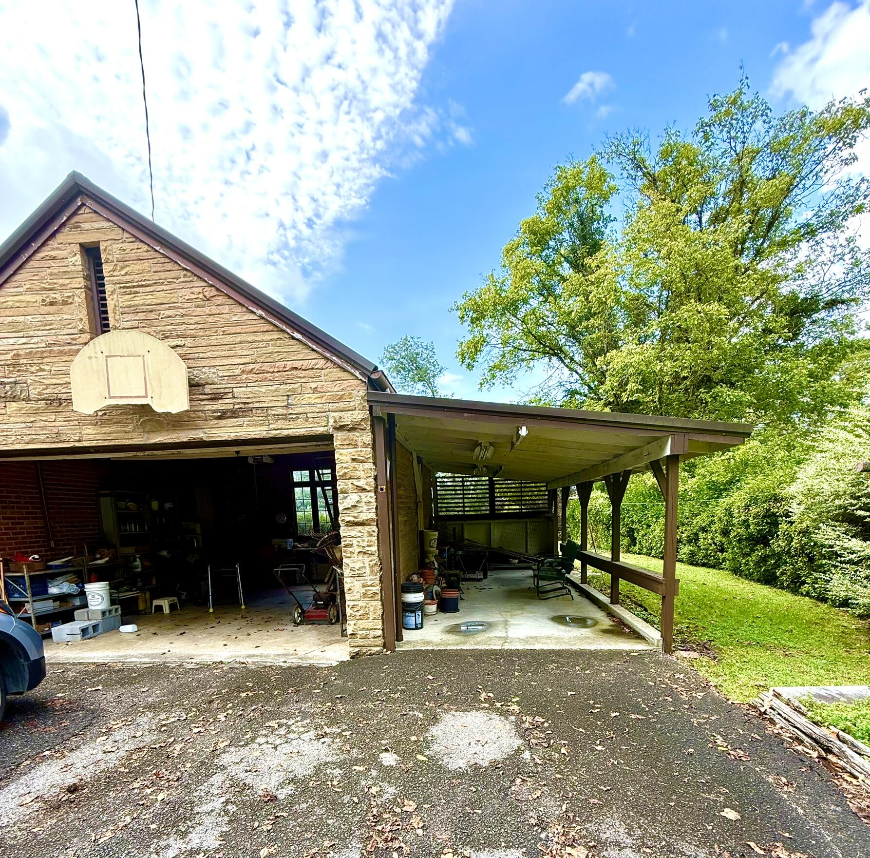 412 Englewood Road Property Photo 4