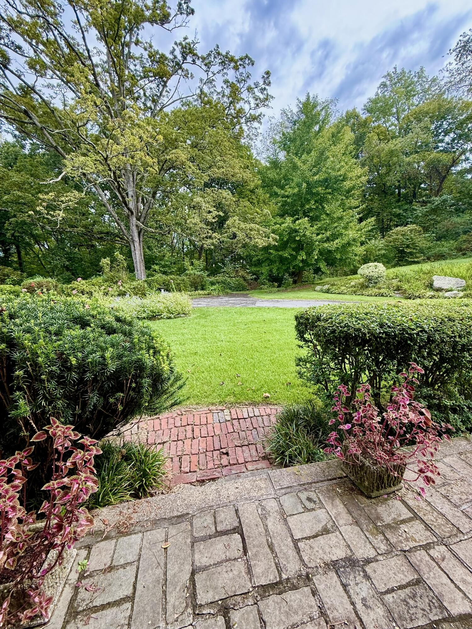 412 Englewood Road Property Photo 12