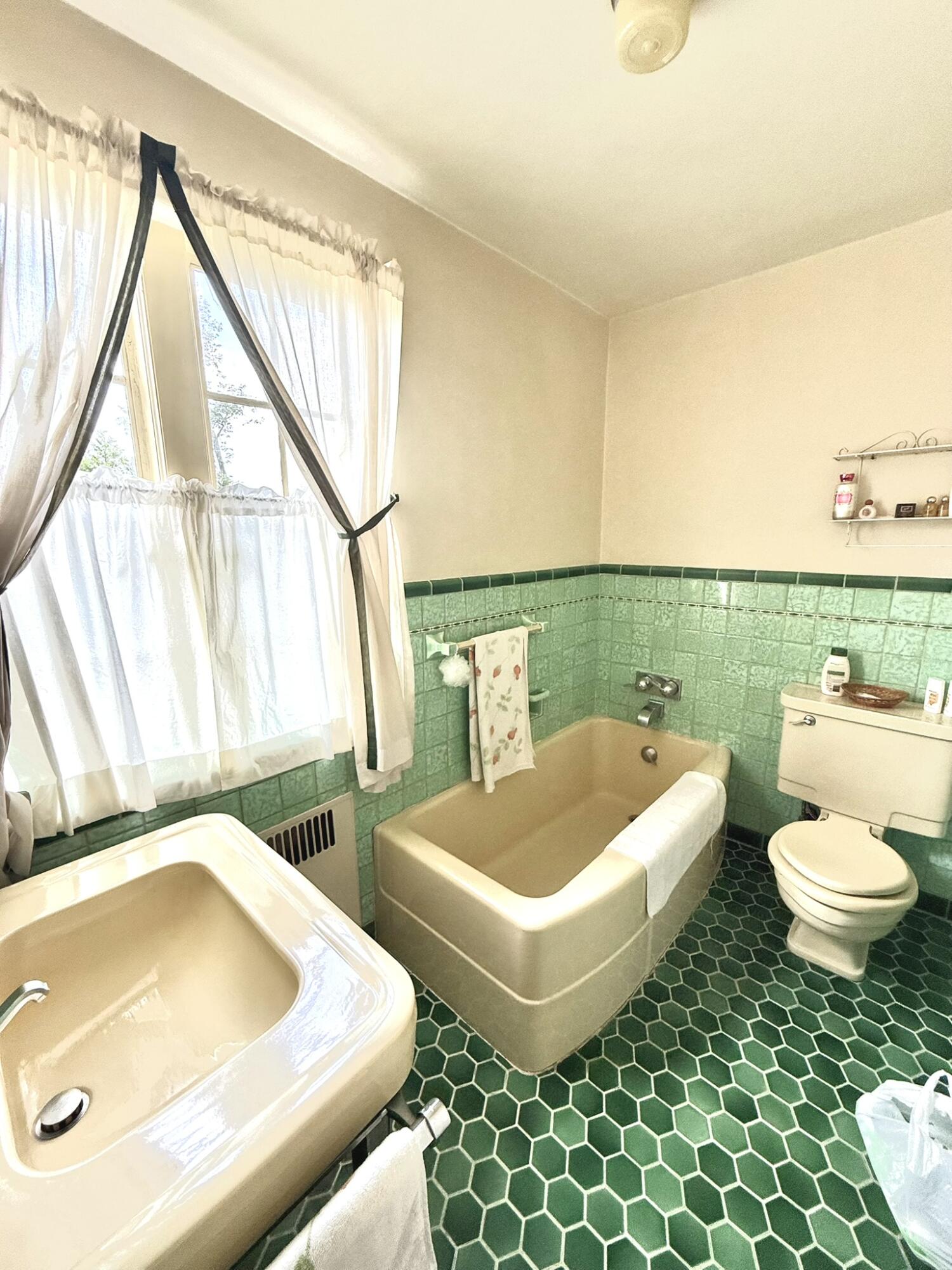 412 Englewood Road Property Photo 25