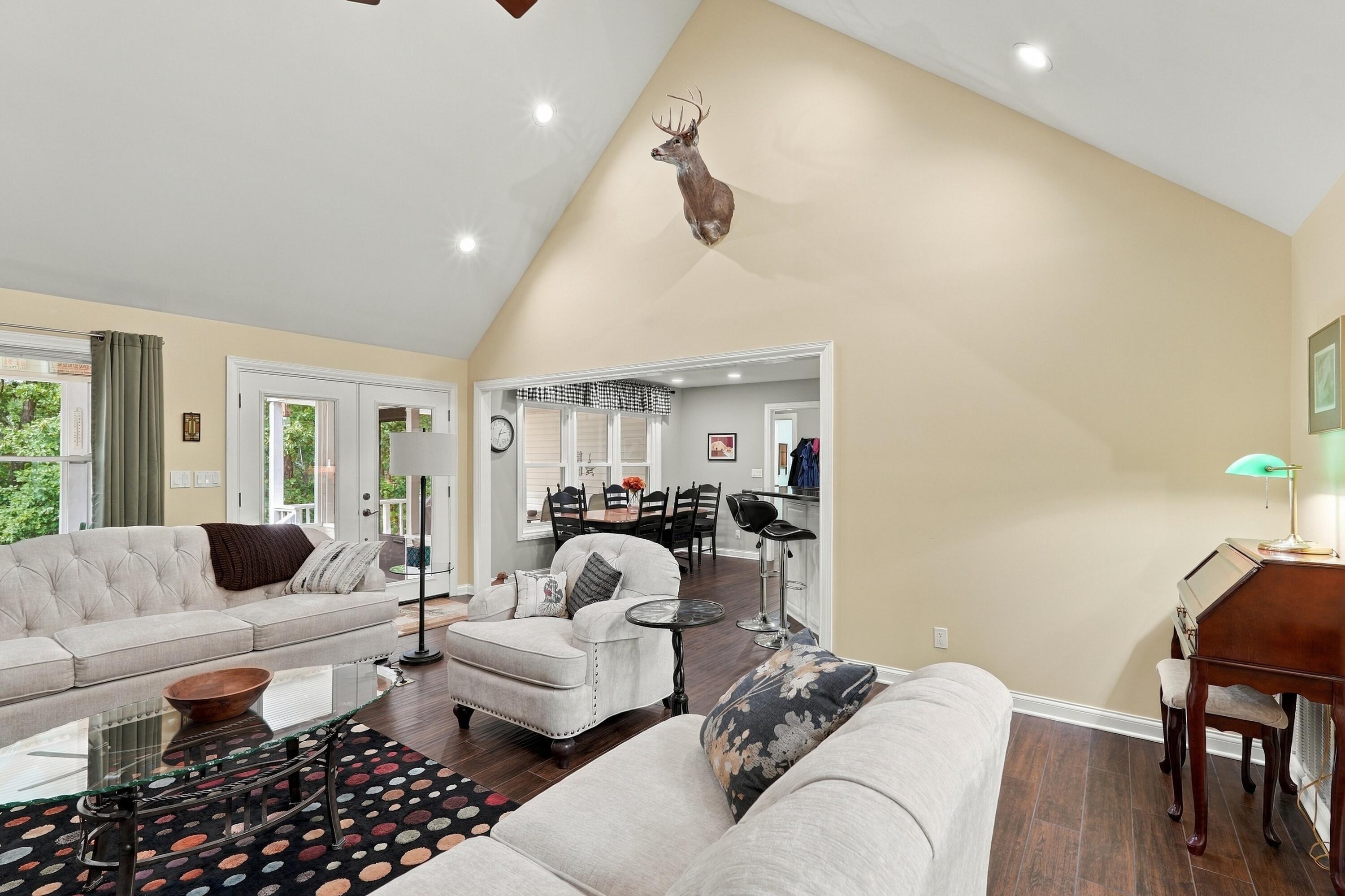 375 Weaver Lane Property Photo 11