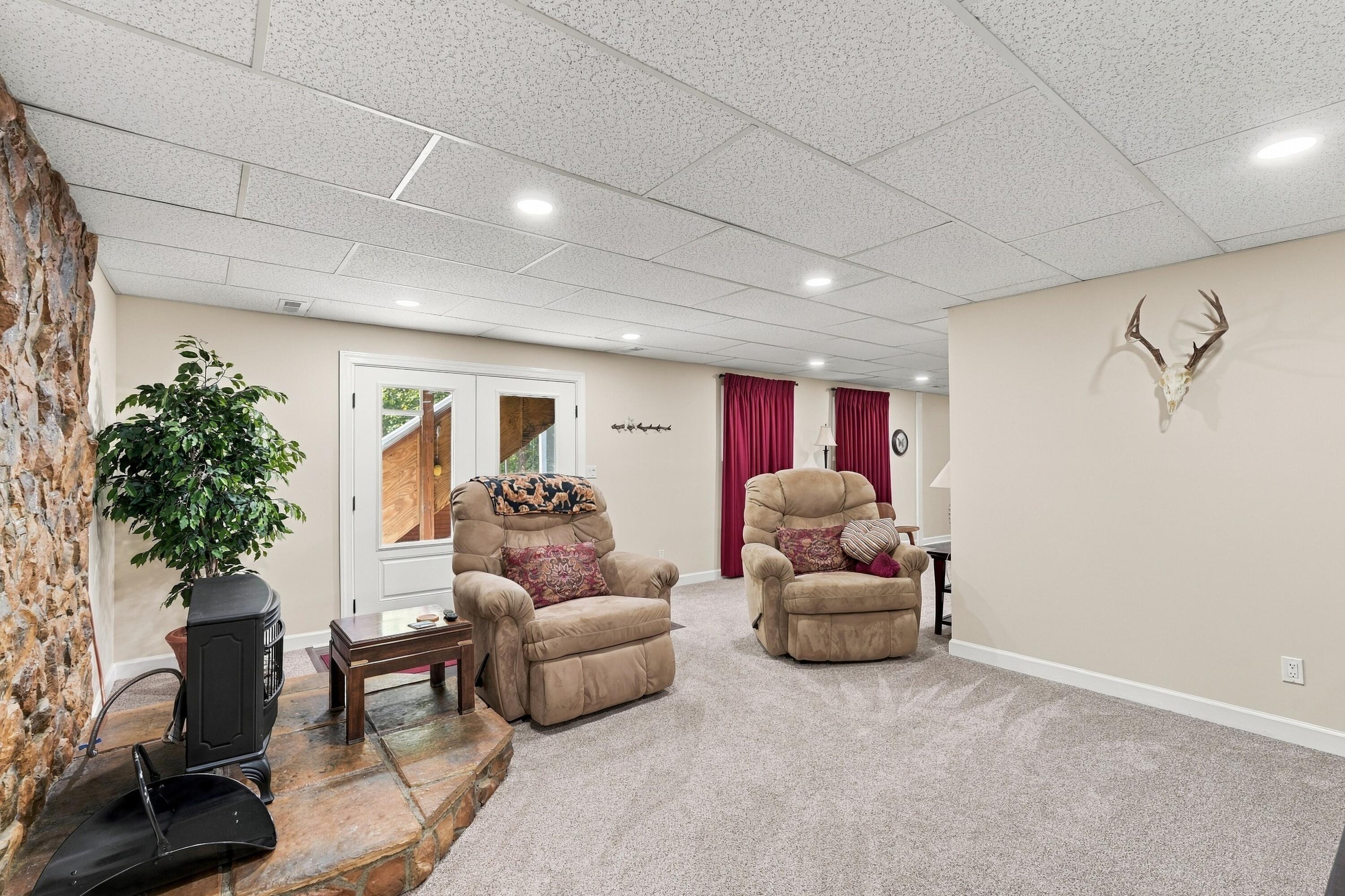 375 Weaver Lane Property Photo 45