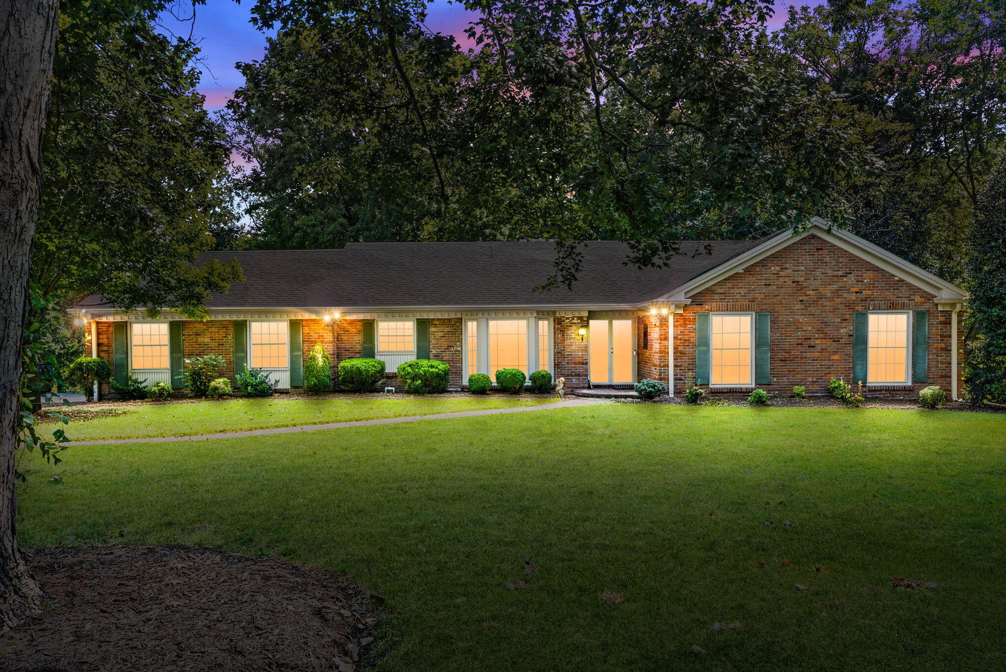 612 Deepwood Drive Property Photo 3