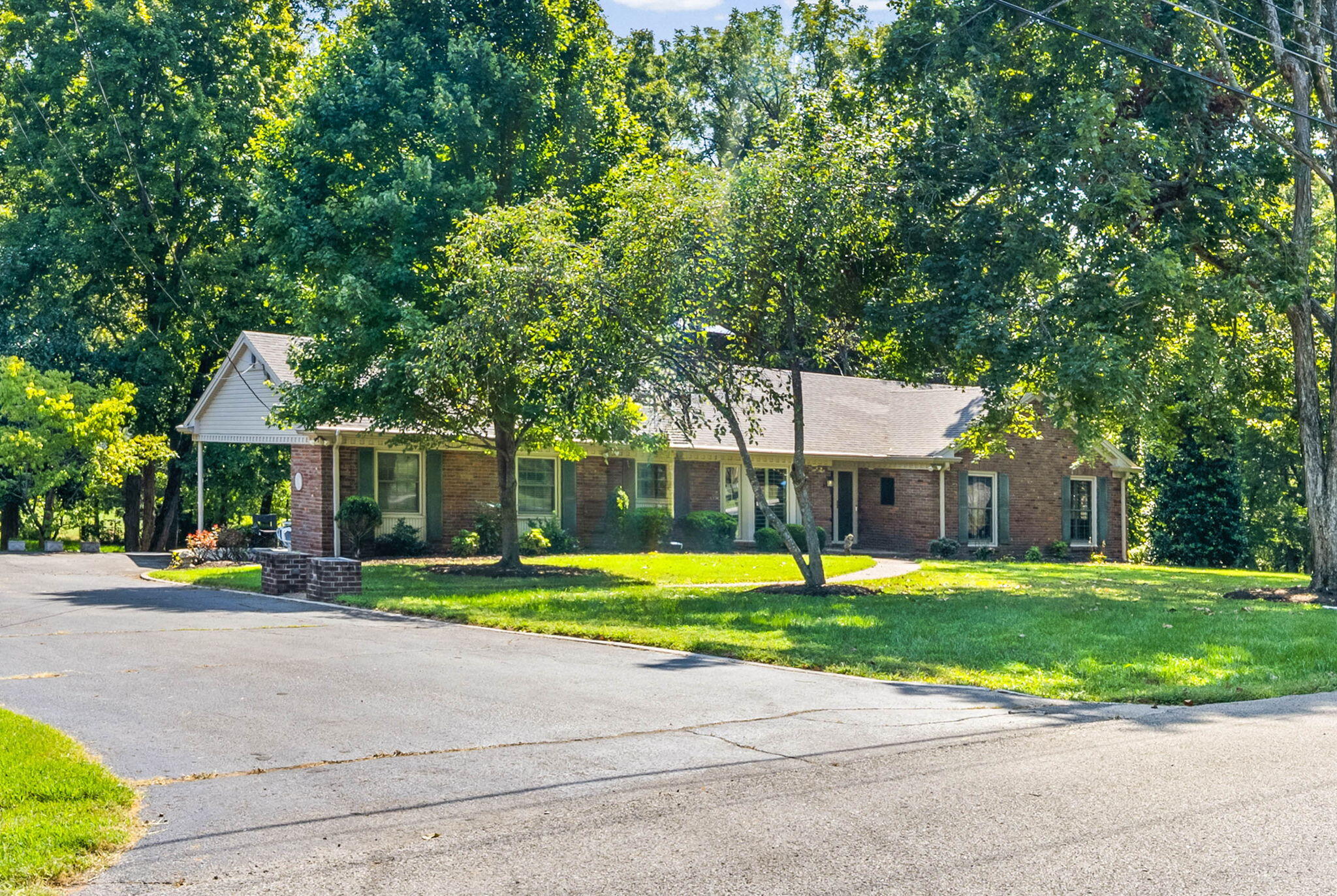 612 Deepwood Drive Property Photo 4