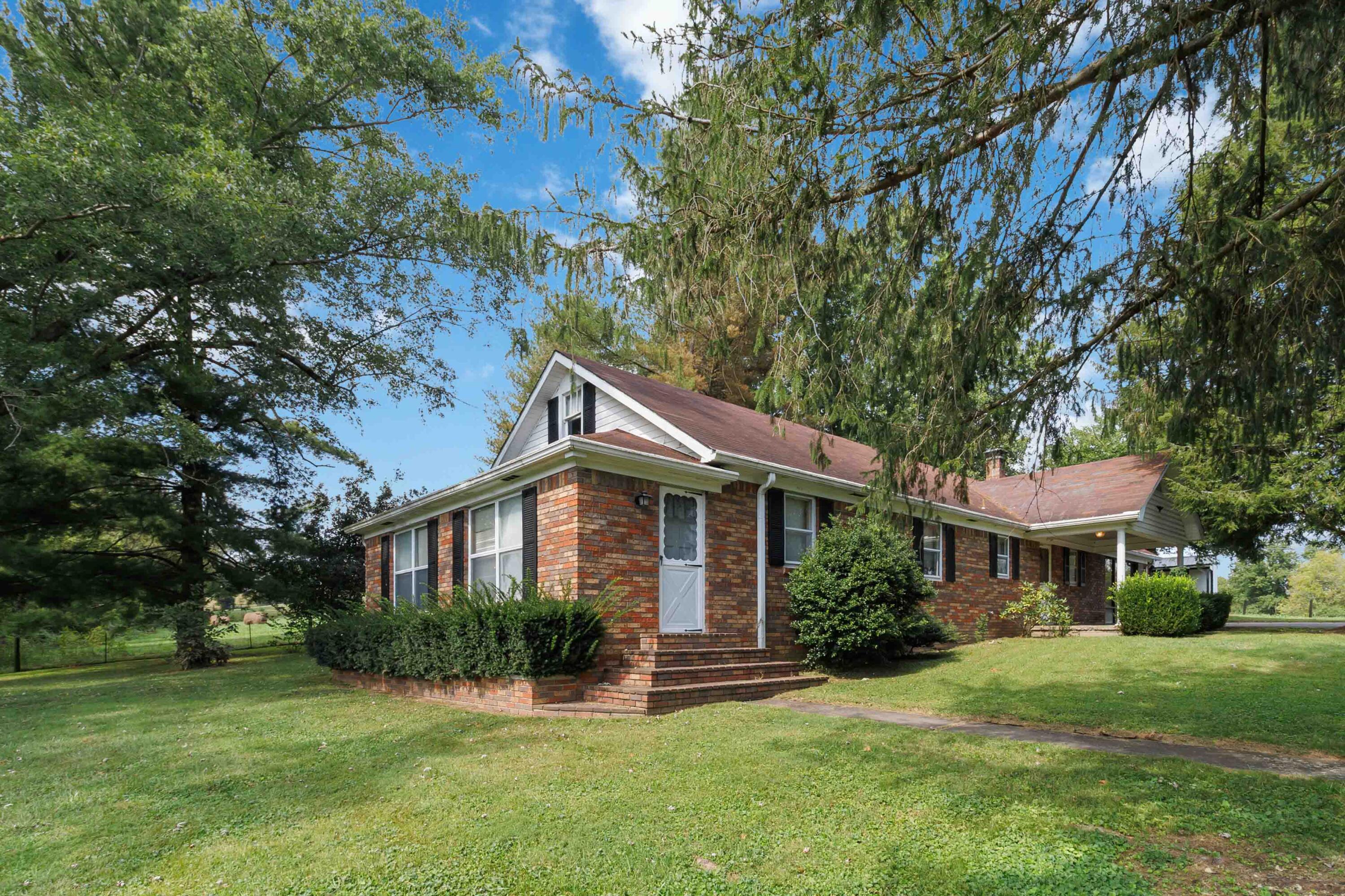 2060 U.s. 150 Property Photo 2