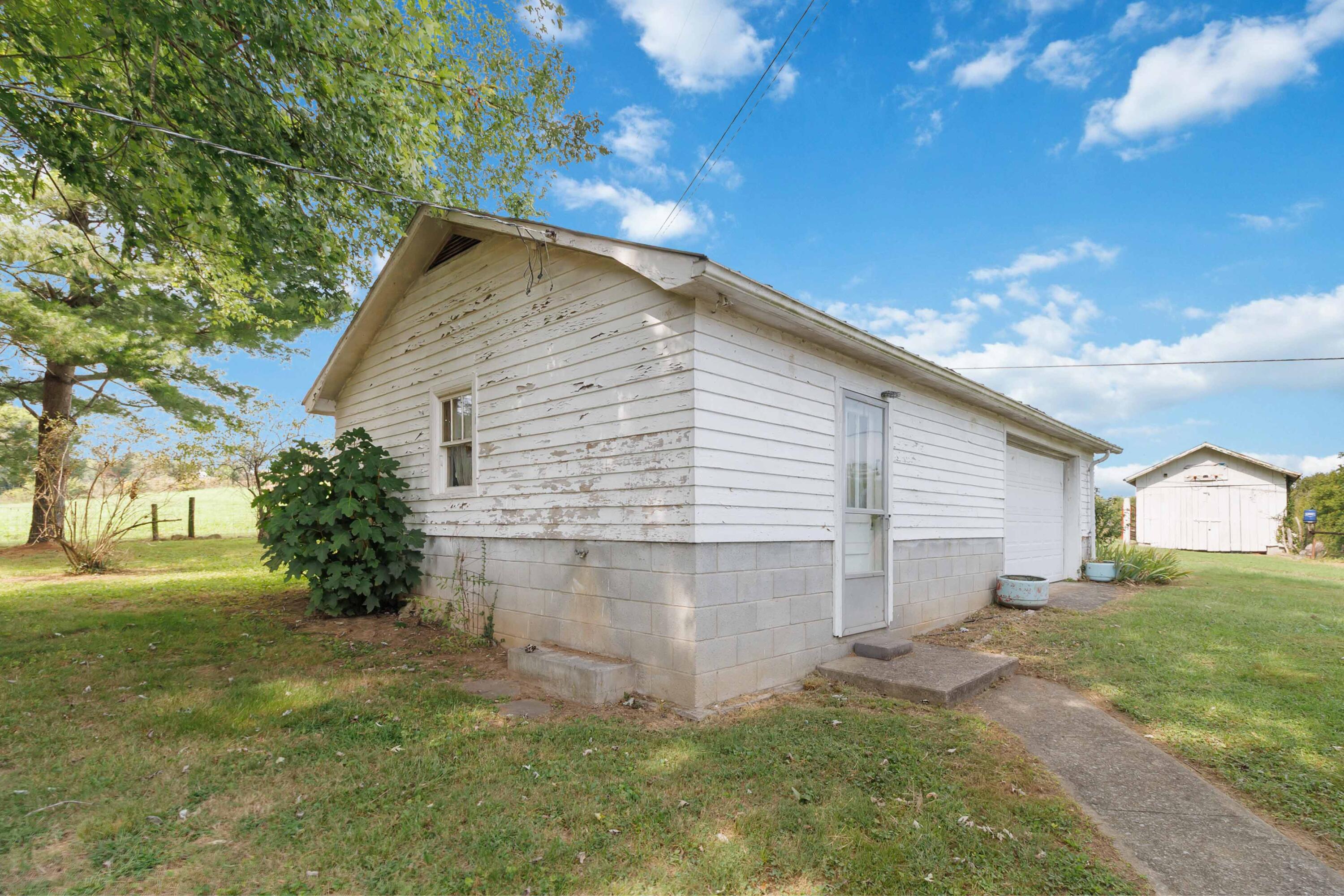 2060 U.s. 150 Property Photo 37