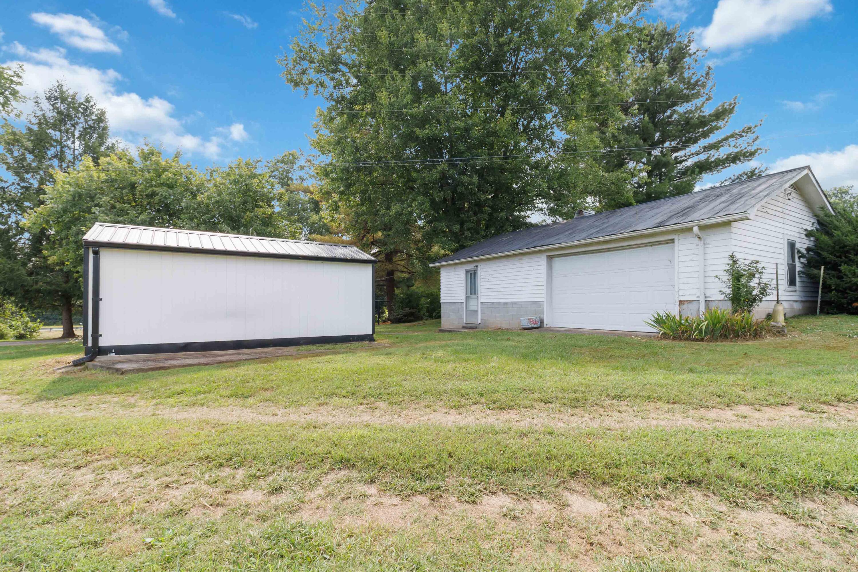 2060 U.s. 150 Property Photo 38