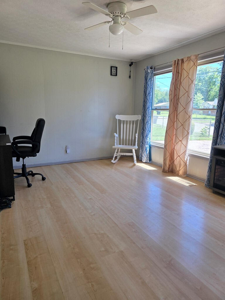 621 Evergreen Park Drive Property Photo 4